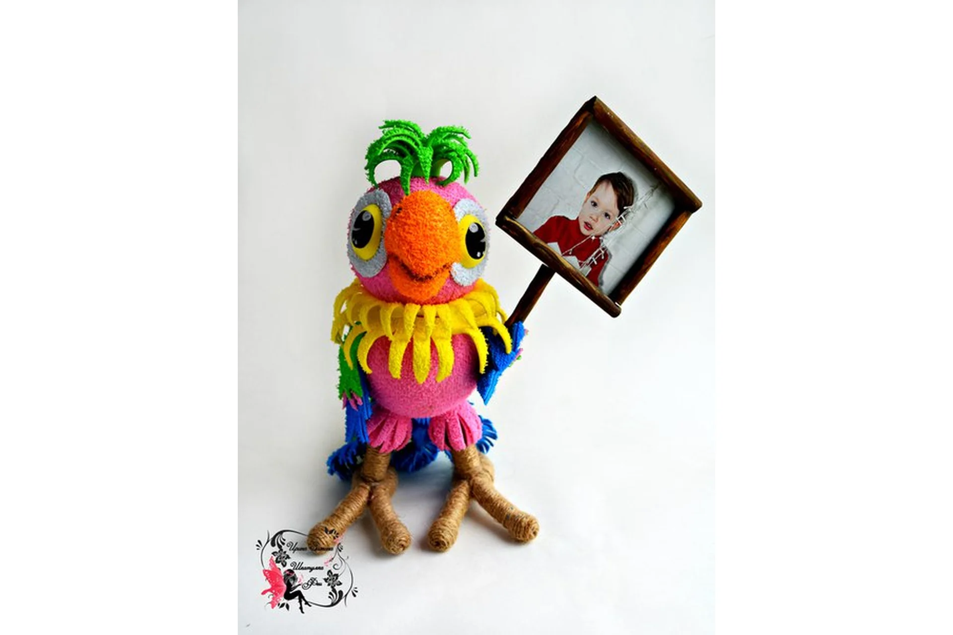 Попугай Кеша с фоторамочкой из фоамирана (Ирина Зимина), фото 1 из 1.