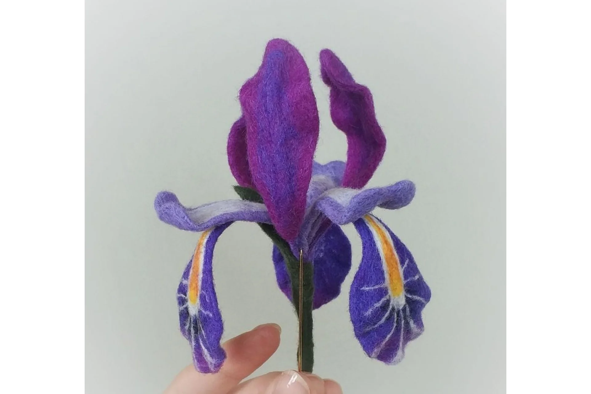 [Шерстяная ювелирка] Ирис-касатик (Виктория Козырь), фото 1 из 1.