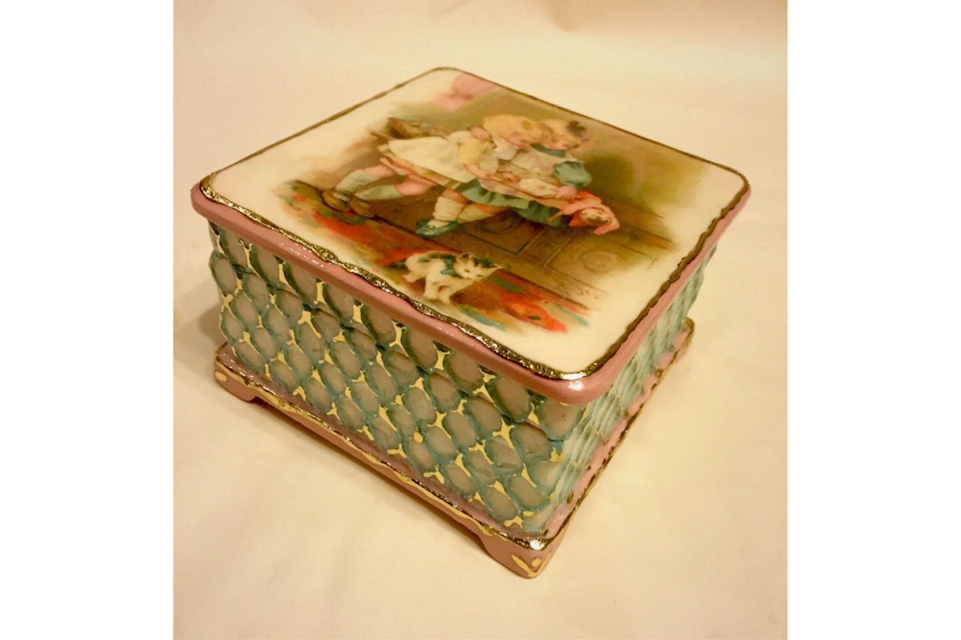 Шкатулка «Две сестрички» (Ольга Мамонтова), фото 1 из 1.