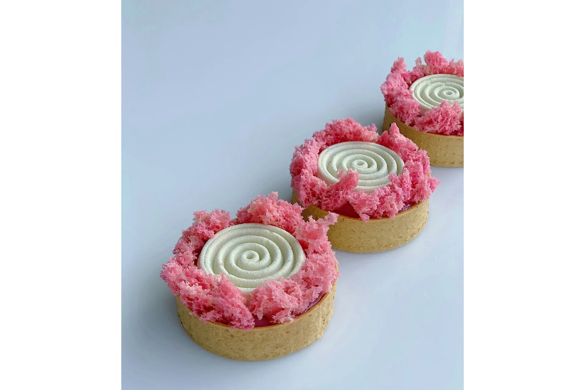 [Cake Pro] Видео урок и техкарта «Тарт Клубника-Ваниль» (Александра Овешкова), фото 1 из 1.