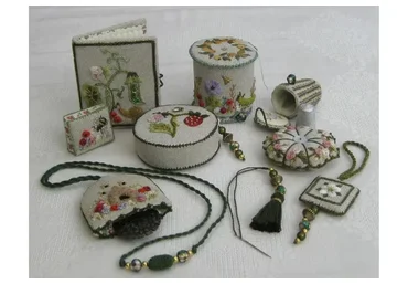 Шкатулка и набор аксессуаров для рукоделия «Home Sweet Home» (Carolyn Pearce)