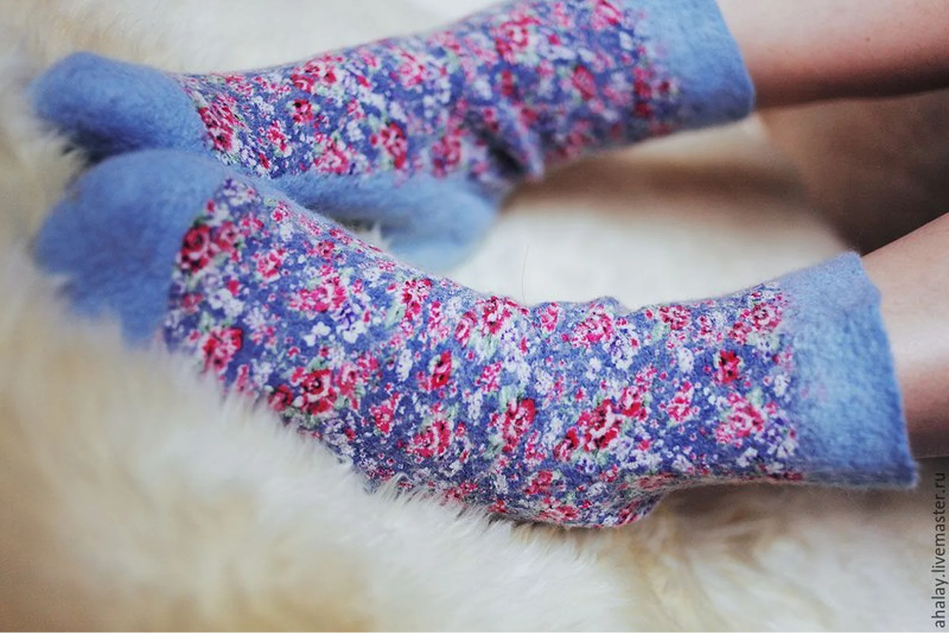 Эластичные войлочные носочки в технике нуно-фелтинг (Алла Халайджи), фото 1 из 1.