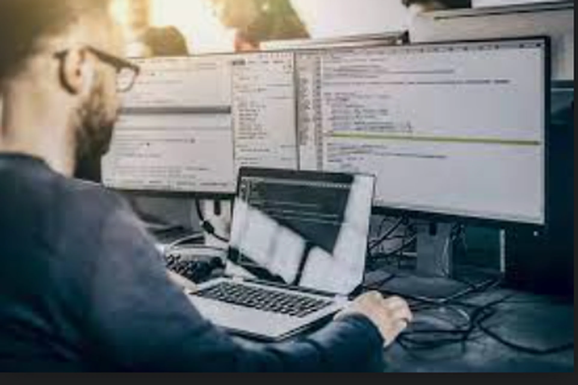 Как открыть свою web-студию и зарабатывать по 200 000р. в месяц чужими руками (Александр Чипижко), фото 1 из 1.