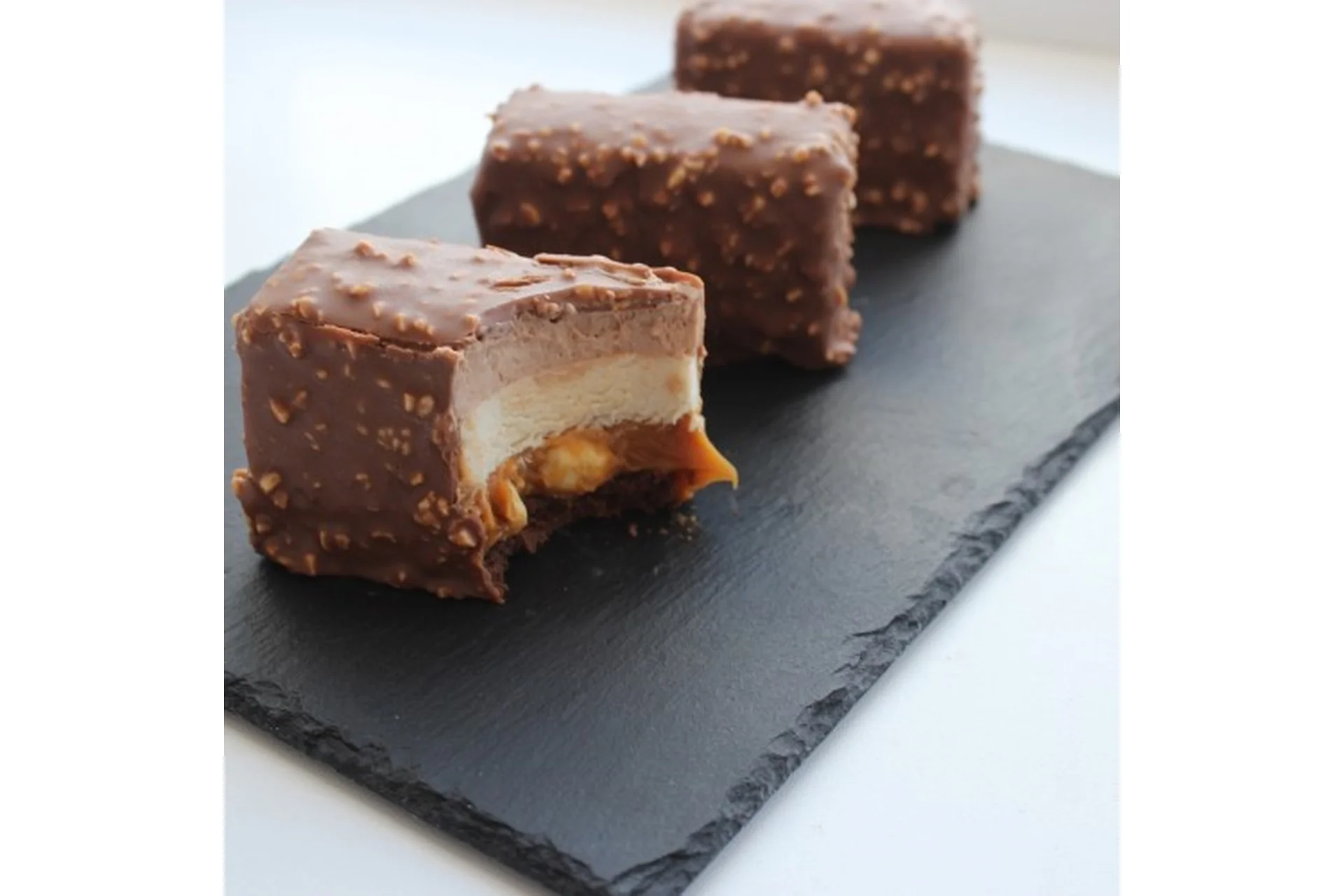 [Sweetburg] Муссовый торт/пирожное «Сникерс» (Екатерина Климчева), фото 1 из 1.