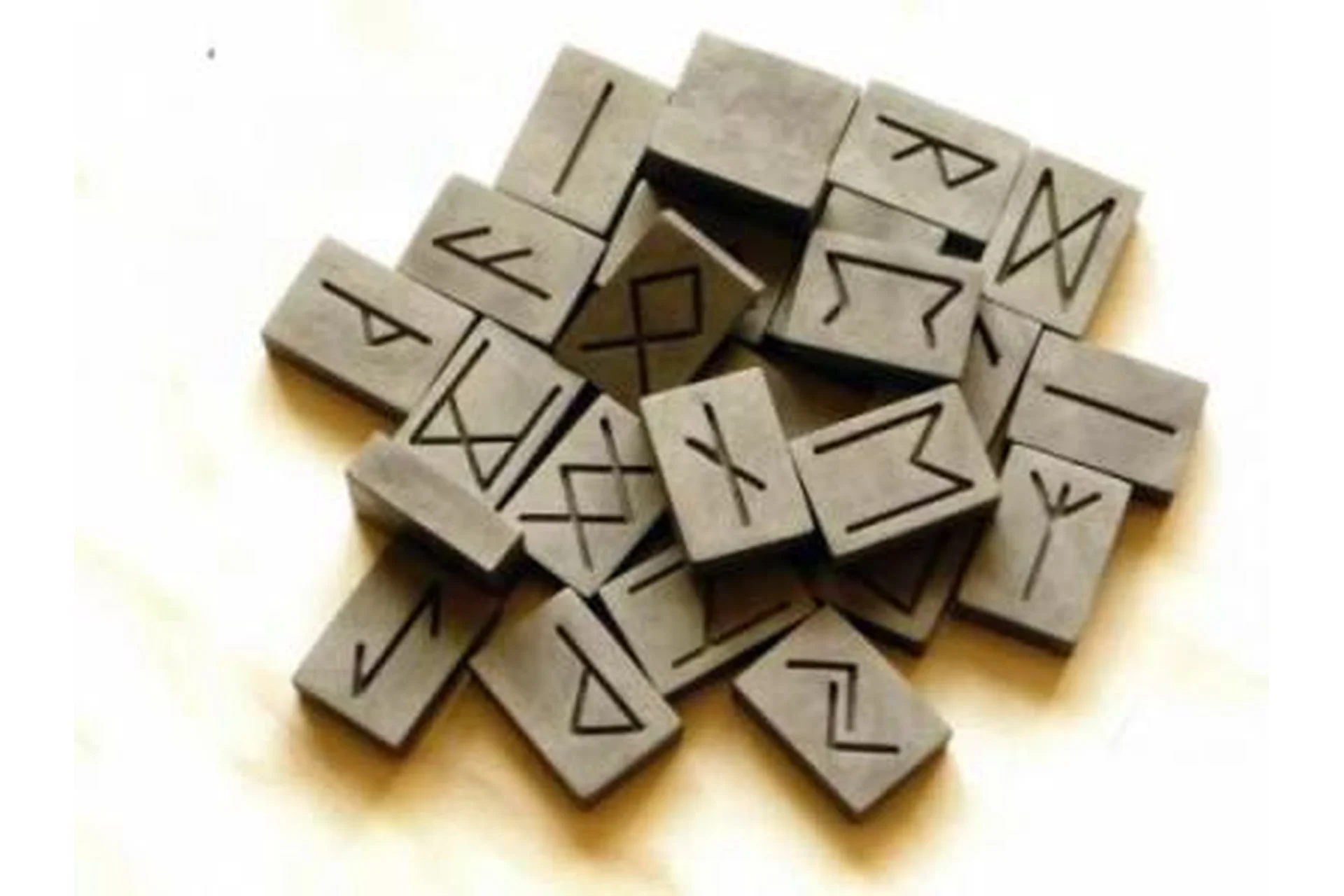 Руническая магия (Марина Серебрикова), фото 1 из 1.