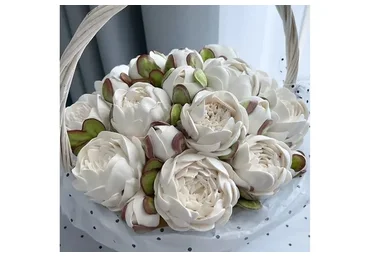 [buket_zefira_rnd] Корзина с белыми пионами из зефира (Анна Иванова)