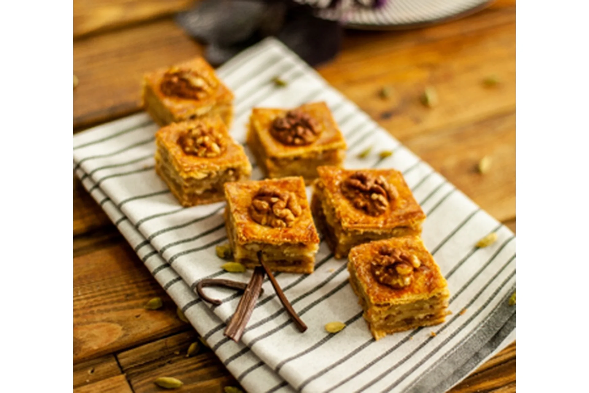 [Кулинарная школа Кухня'S] Домашний кондитер. 30 популярных десертов за 8 недель (Олеся Скороходова), фото 1 из 1.