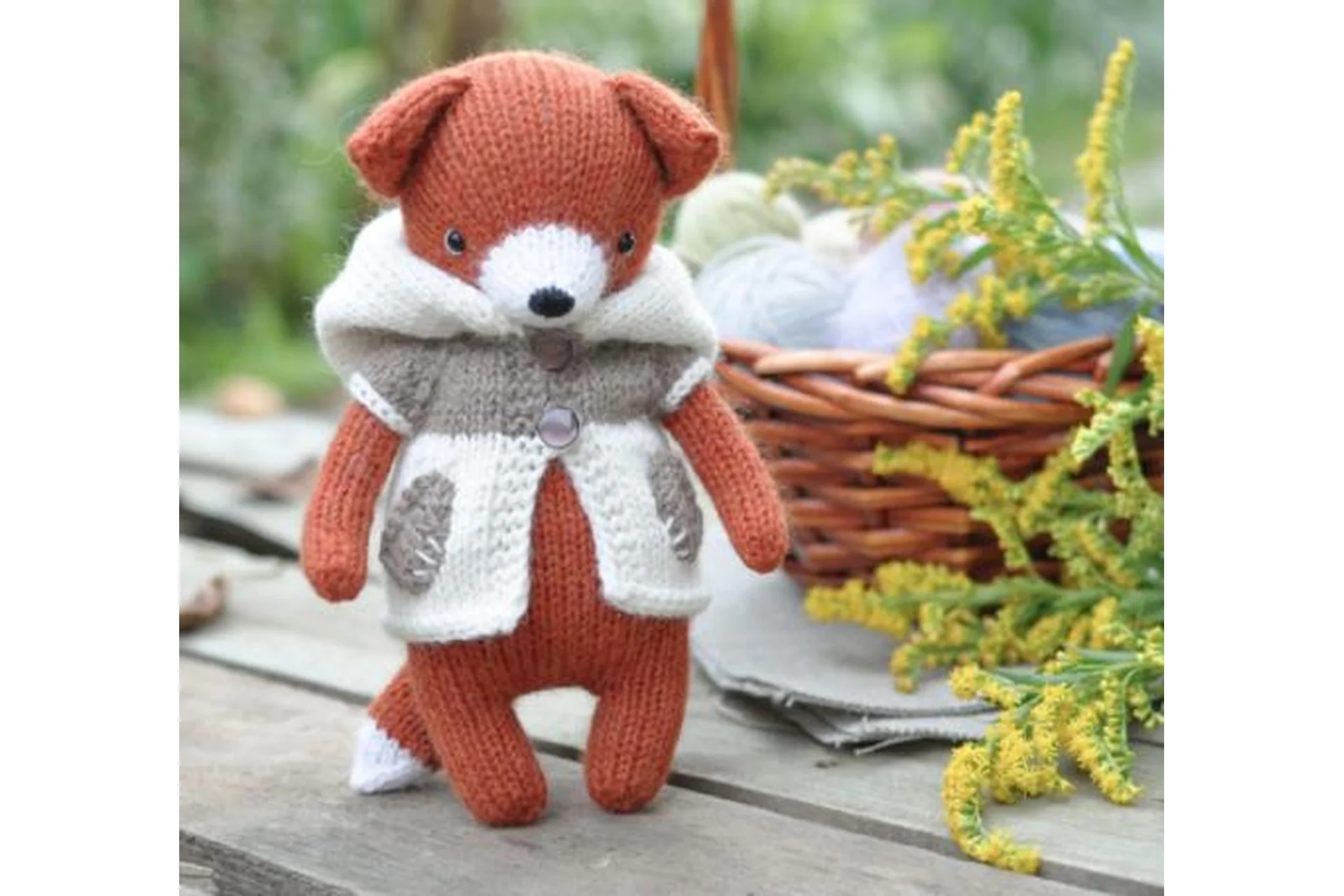 Вязаная игрушка лиса спицами с одеждой. Круговой метод (Екатерина Попова), фото 1 из 1.