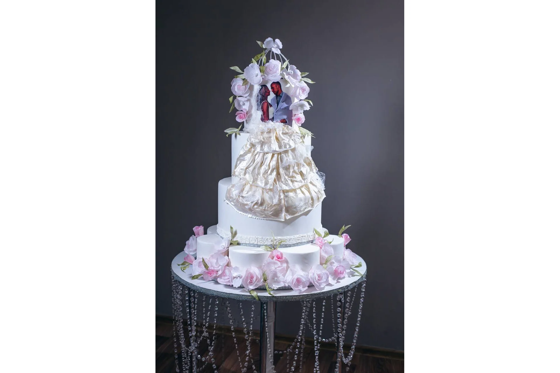 Торт с молодоженами (Юлианна Сухотерина), фото 1 из 1.