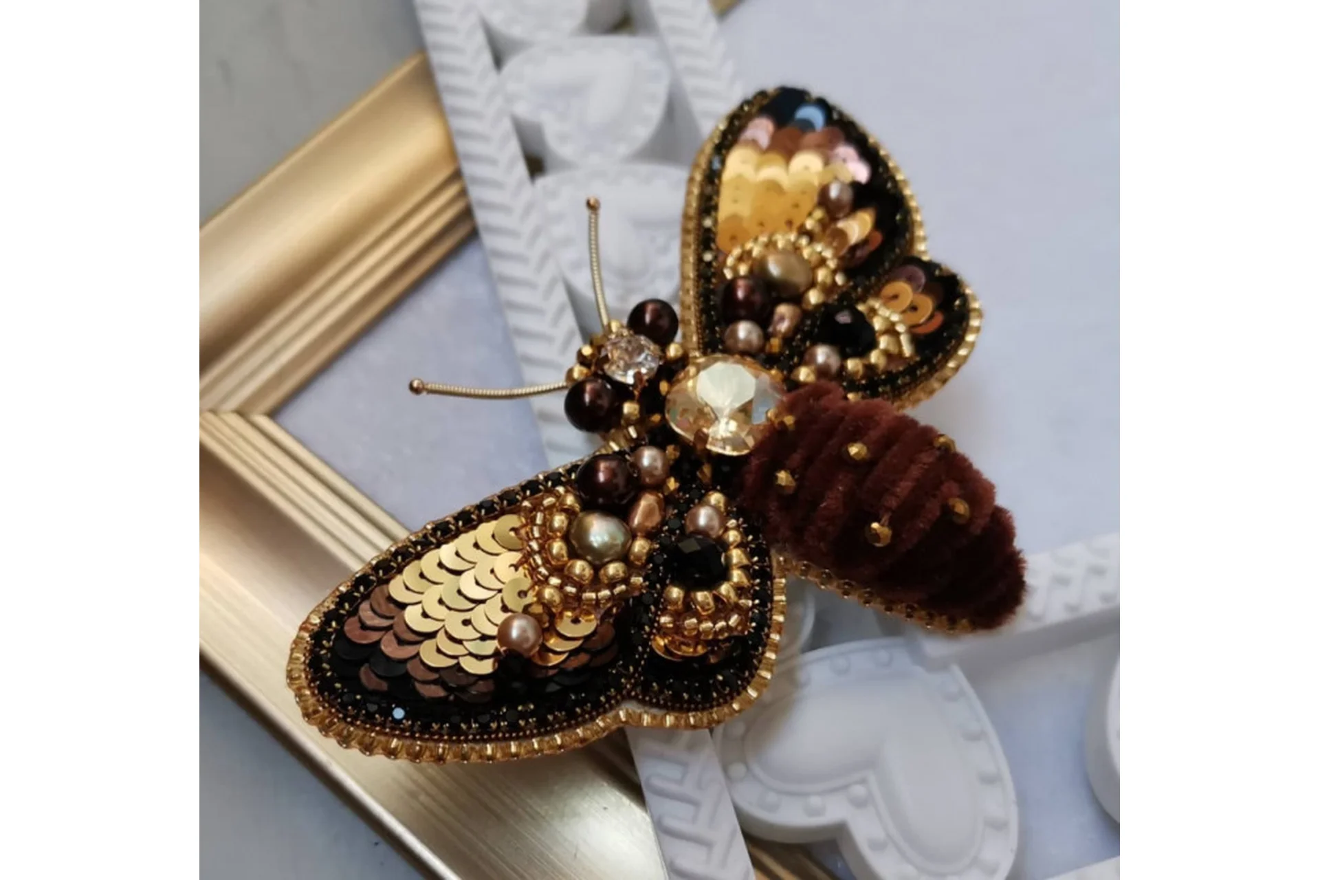 Брошь 3d. Шоколадный бражник (Ангелина Пеях), фото 1 из 1.