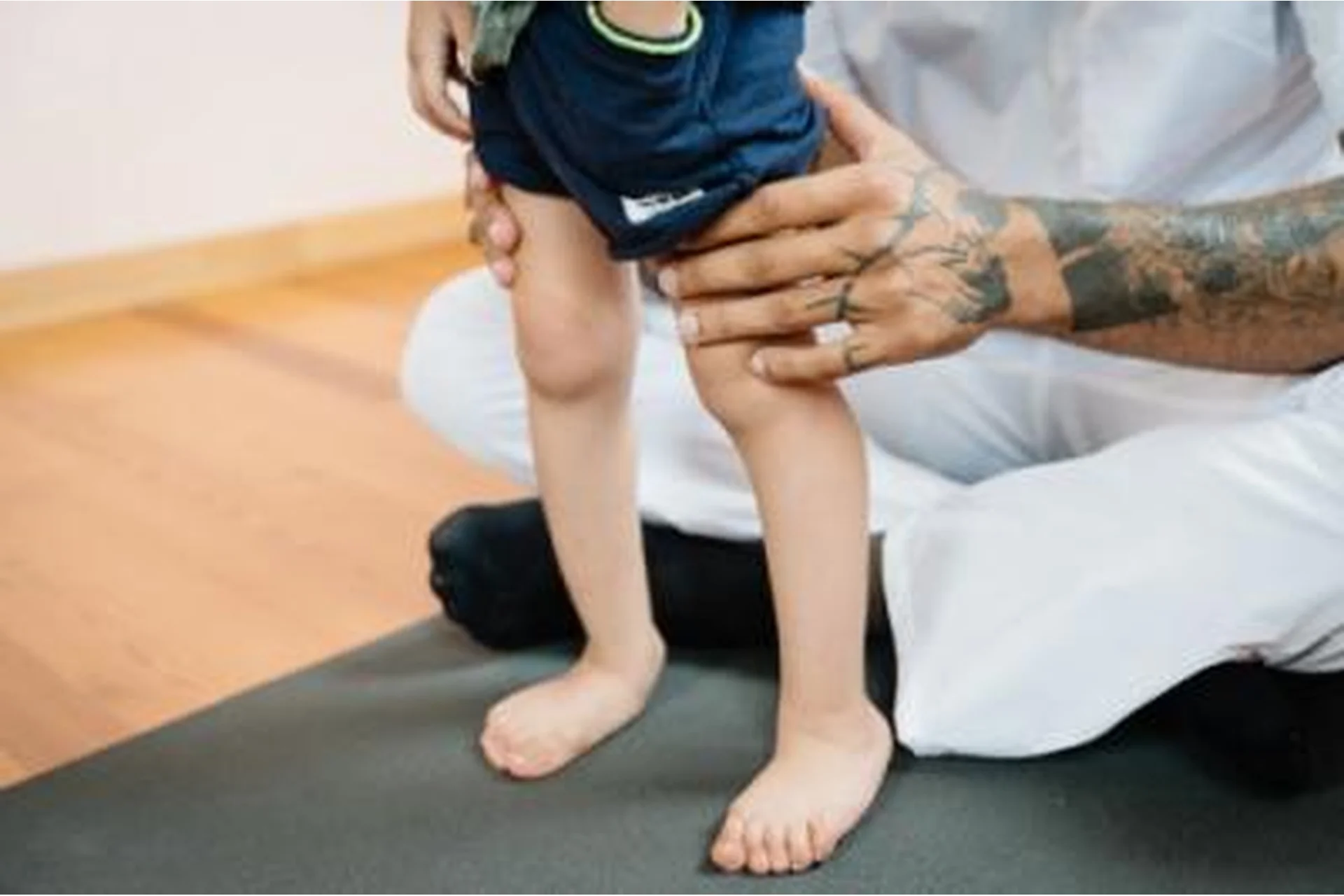 Как сделать ножки ровными немедицинскими методами (Артем Ранюшкин), фото 1 из 1.