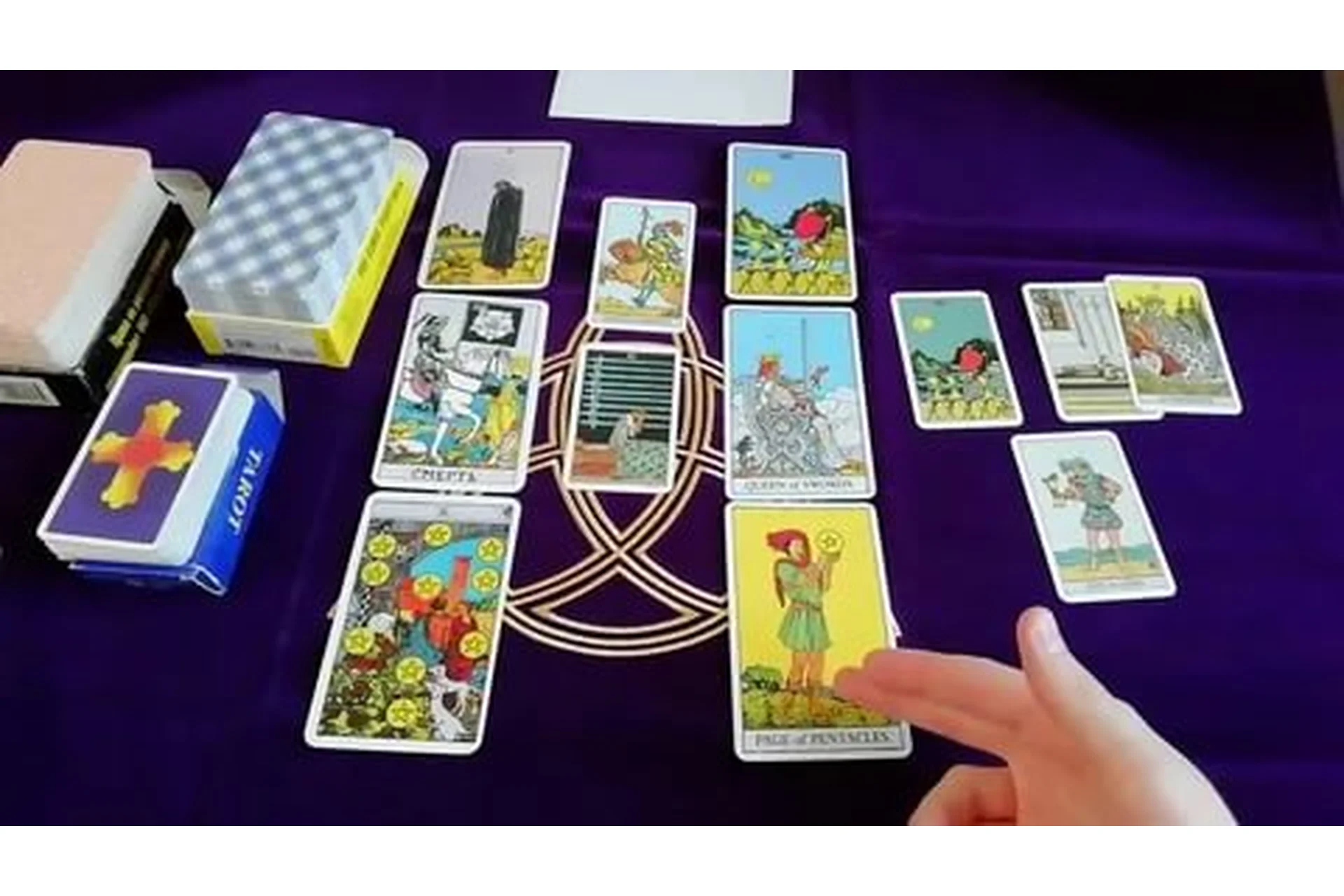 Практика толкования раскладов таро (Любовь Варго), фото 1 из 1.