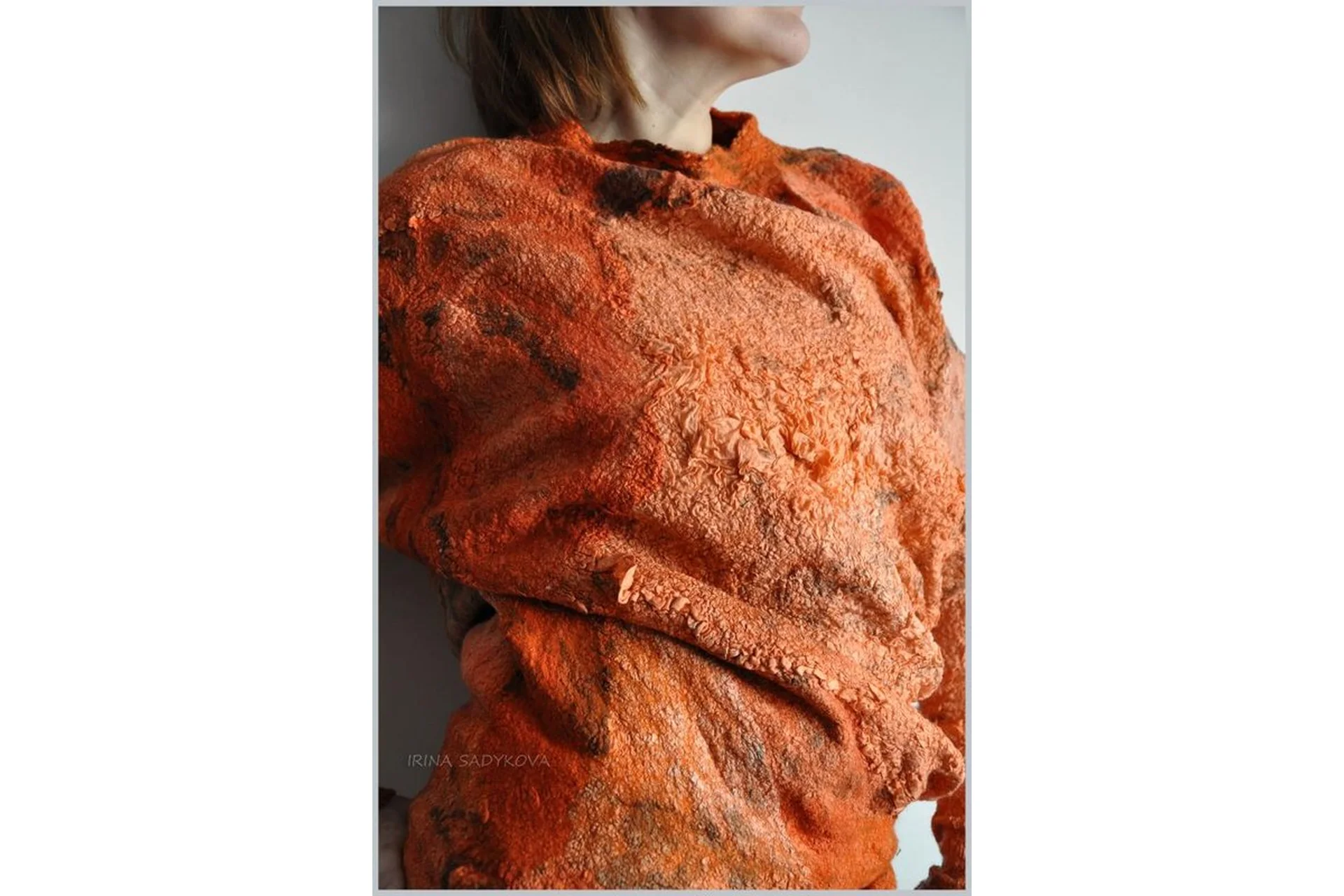 [Школа Войлока Онлайн] Свободный блузон в авторской технике «Жатый шелк» (Ирина Садыкова), фото 1 из 1.