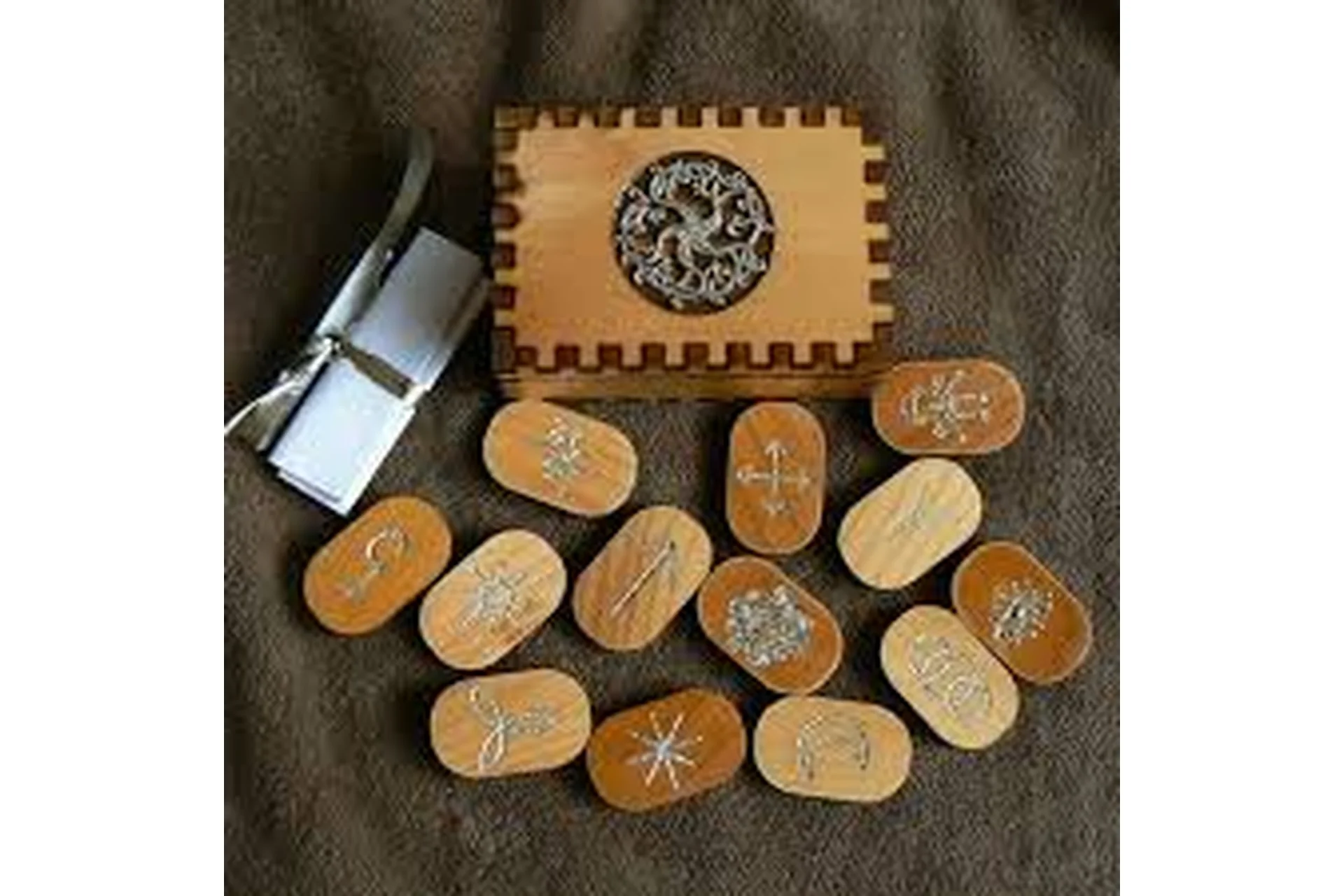 Магия рун. От новичка до мастера. Базовый курс (Алория Собинова), фото 1 из 1.