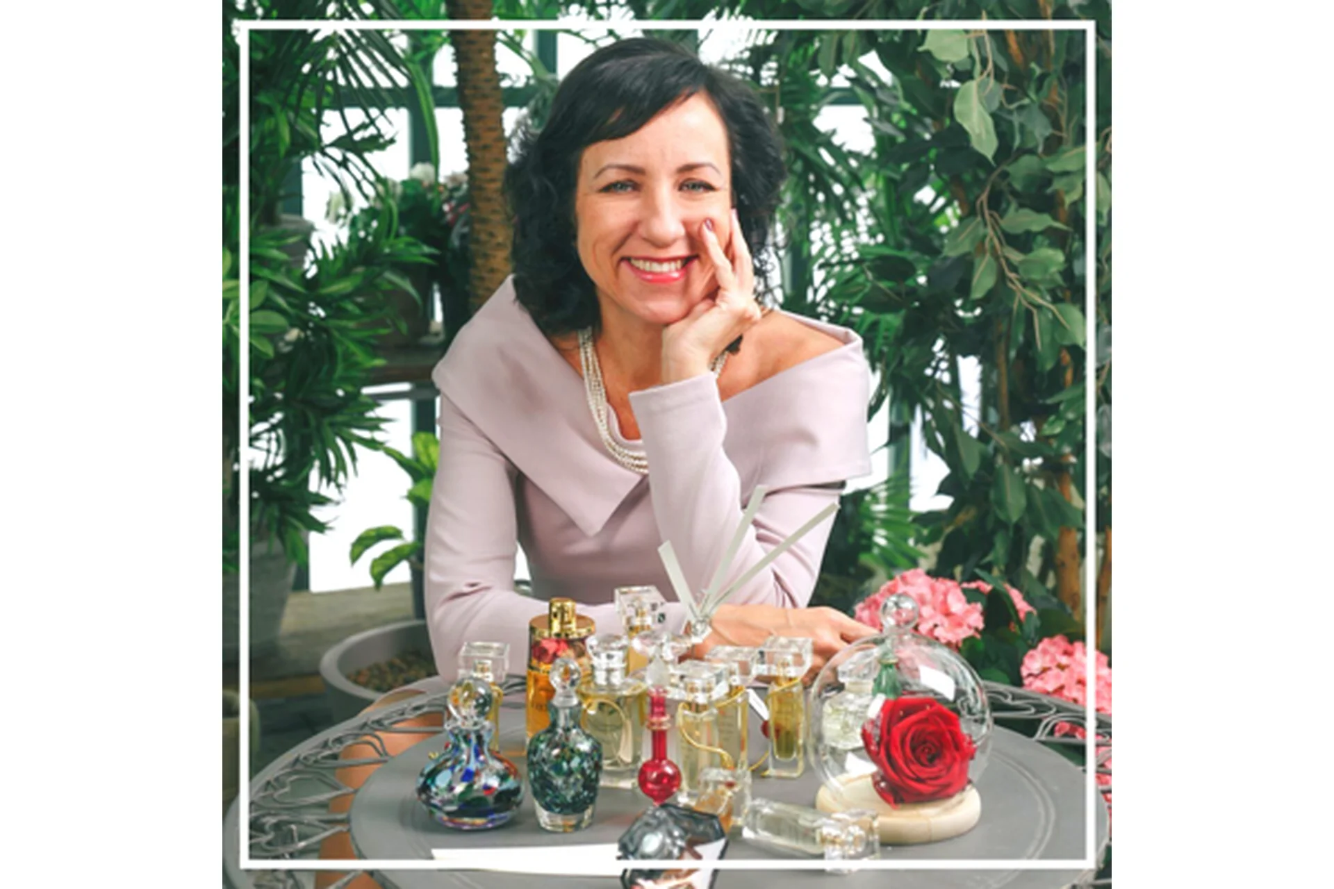 [Астарта] Эфирные масла и другие натуральные душистые вещества (Анна Семенова), фото 1 из 1.