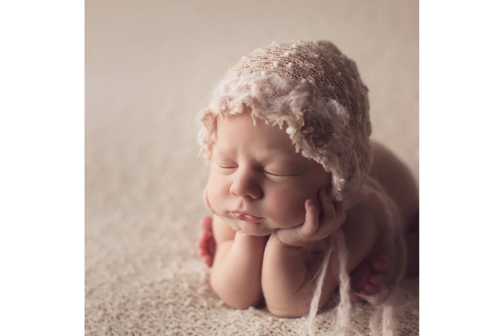 [Dewdrops Photography] Позирование и обработка новорожденных (Amy McDaniel), фото 1 из 1.