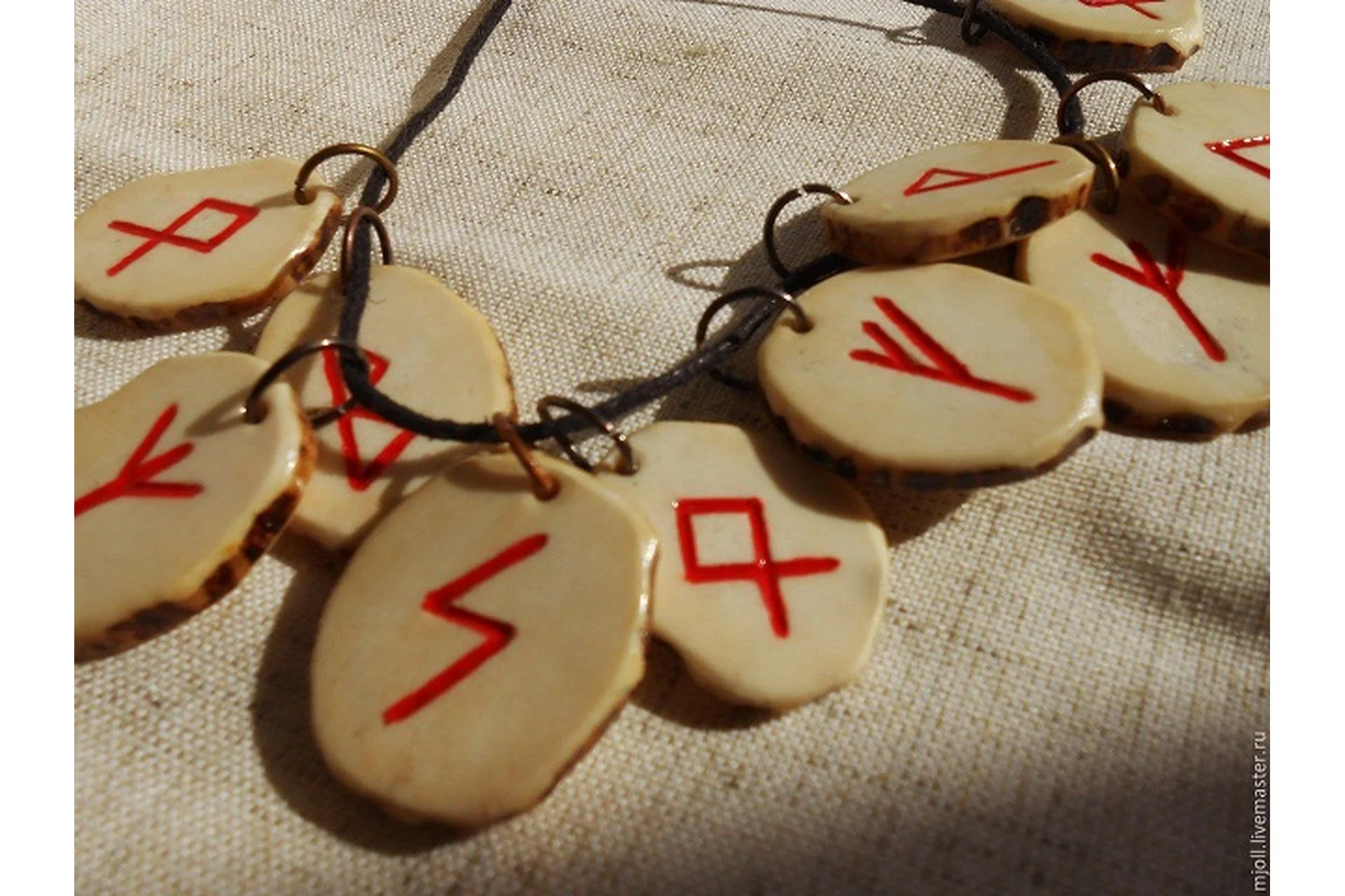 Руны: амулеты и талисманы (Лариса Кузнецова-Фетисова), фото 1 из 1.