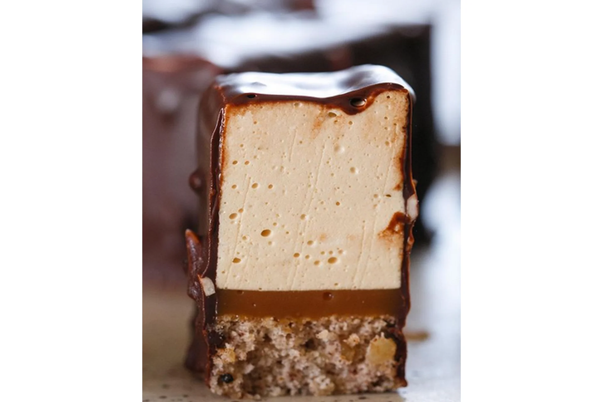 [homebakery42] Пирожное Птичье молоко «Карамель/грецкий орех» (Галина Мaкеева), фото 1 из 1.