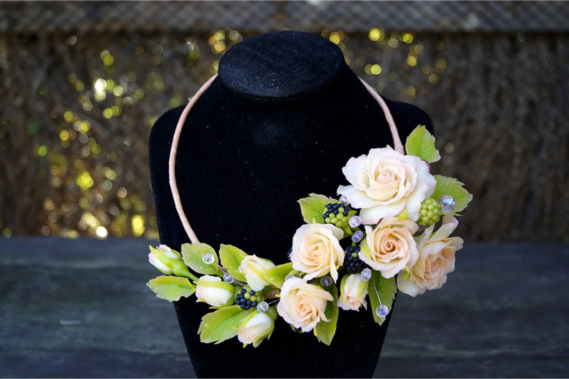 Колье с розами (rusalina_cernit), фото 1 из 1.