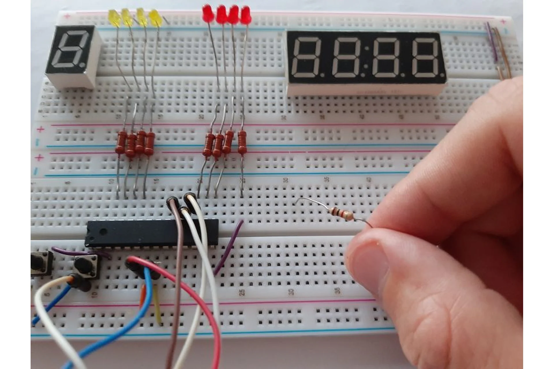 Учимся программировать микроконтроллеры (Дмитрий Забарило), фото 1 из 1.