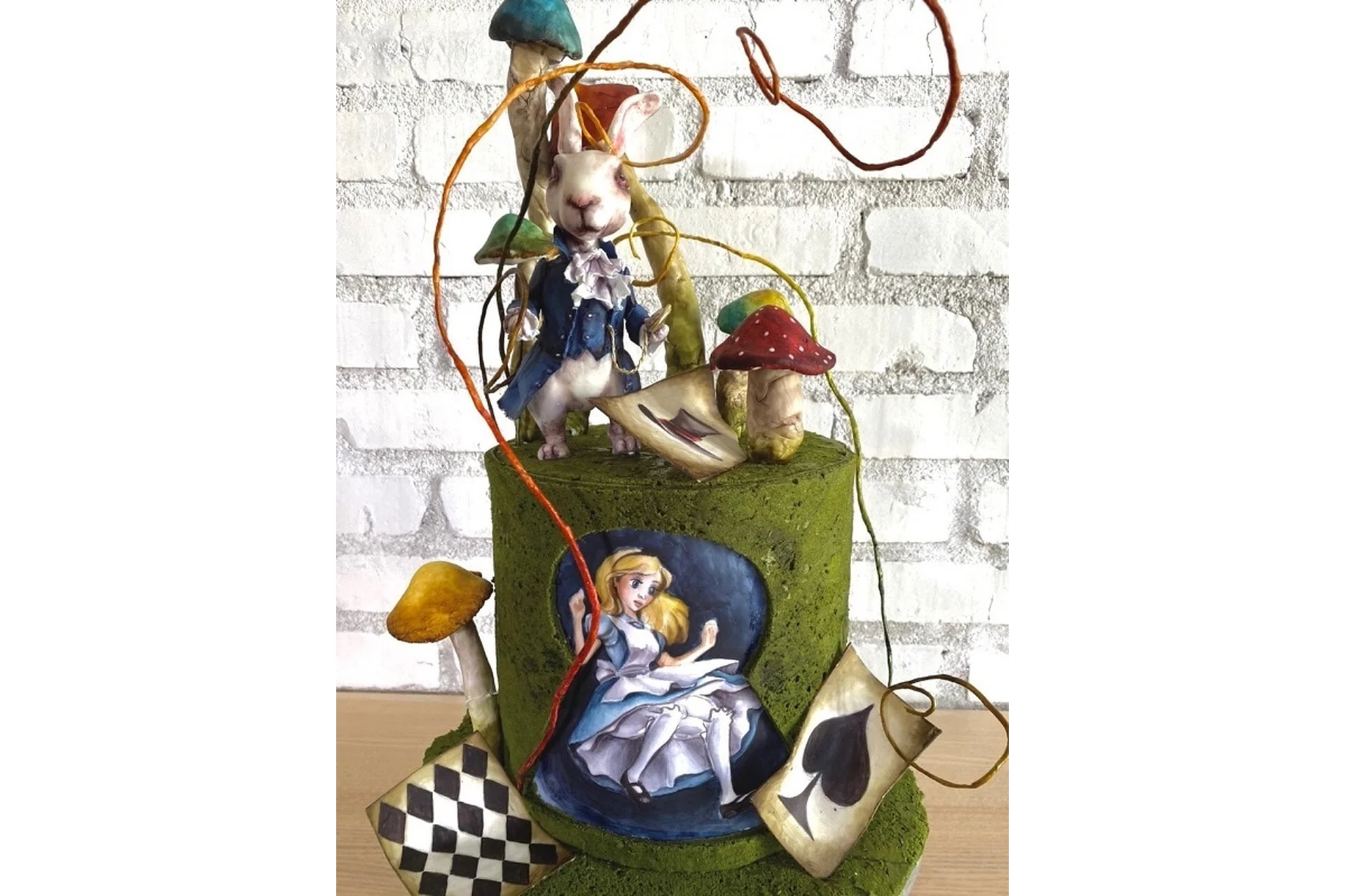 [Кондитерка] Торт «Алиса в стране чудес» (Елена Гнут), фото 1 из 1.