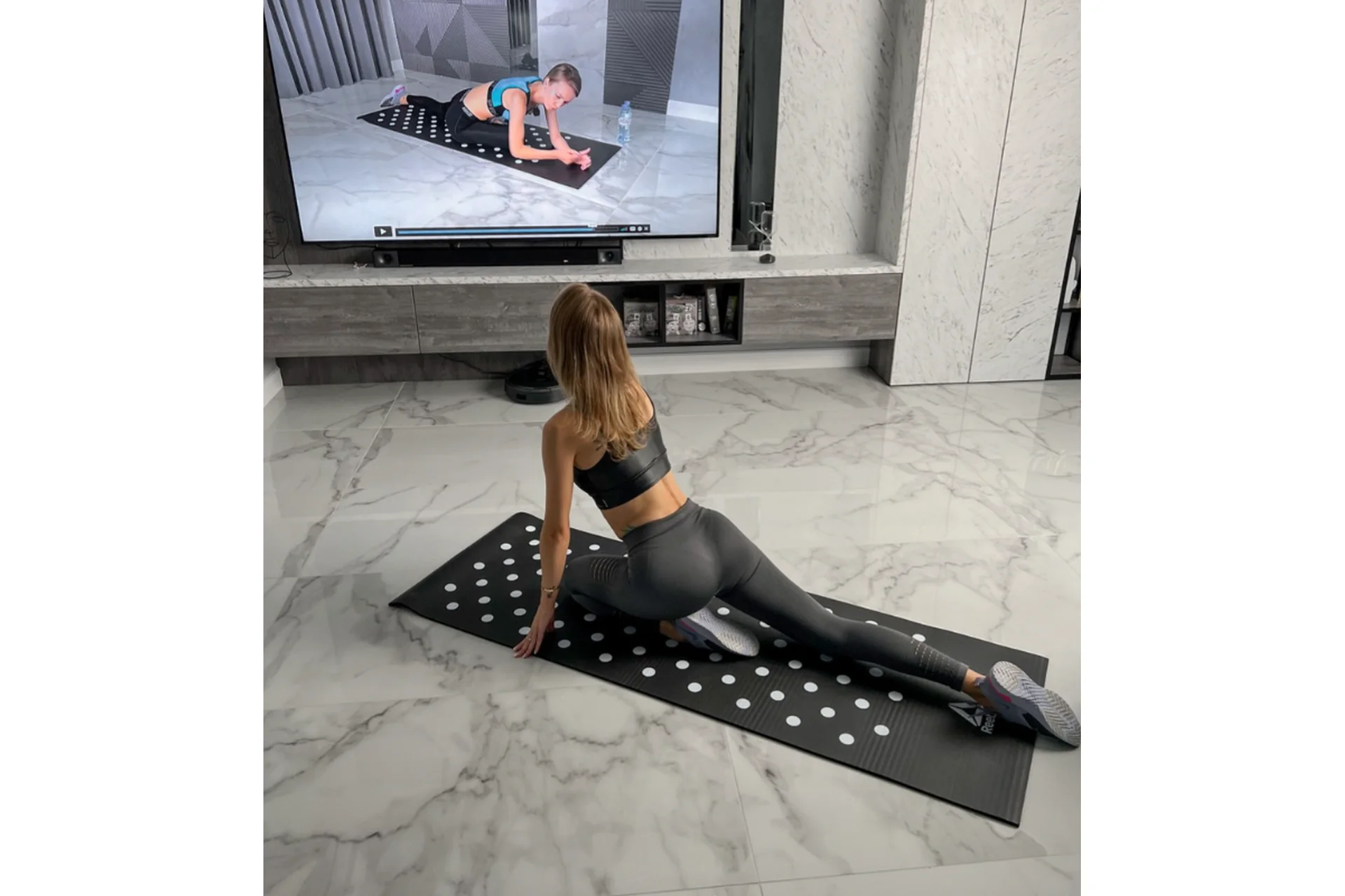 [via_photo] Фитнес в домашних условиях 2.0 (Алина Васильева, Анастасия Волкова), фото 1 из 1.