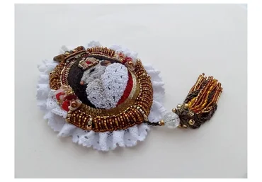 [Центр машинной и ручной вышивки] Брошь «Мышиный король»