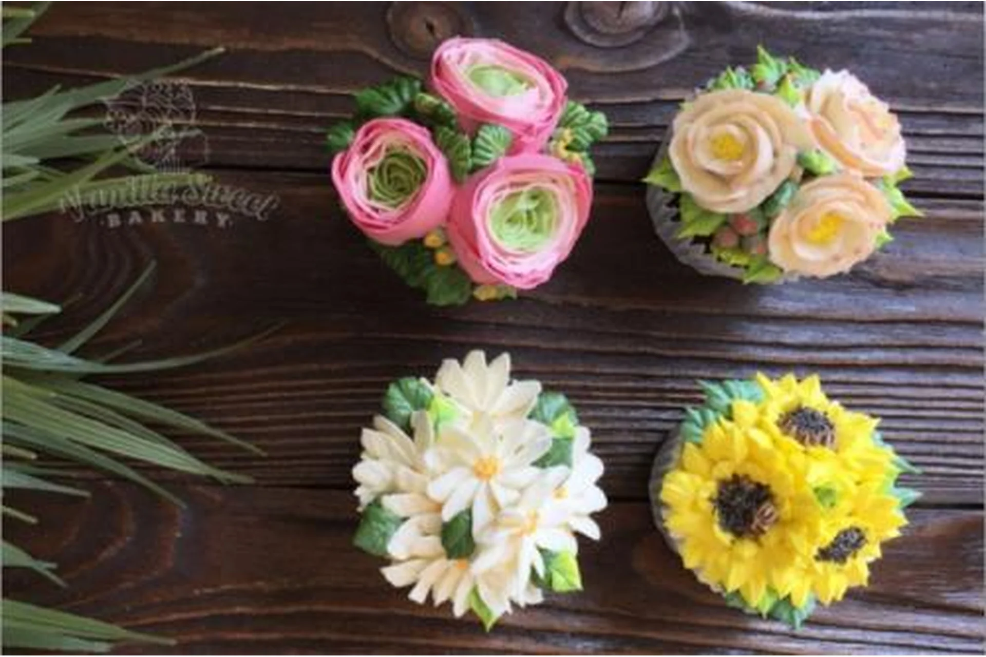 Цветы из крема в малазийской технике Ранункулюс, камелии, маргаритки, подсолнух (Анастасия Рудакова), фото 1 из 1.