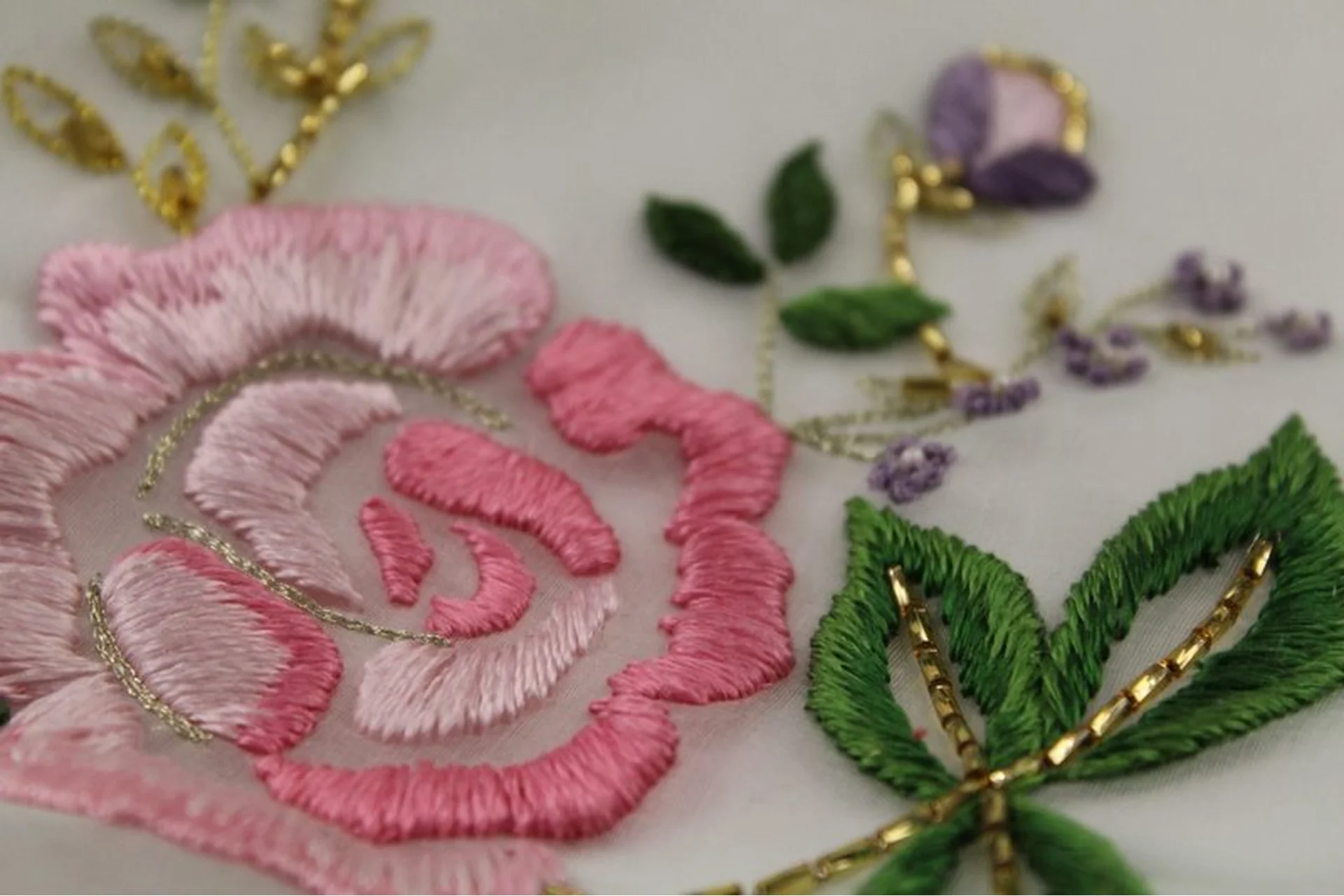 Полный курс по вышивке гладью: «основы» и «вышиваем животных» (Евгения Васильева), фото 1 из 1.