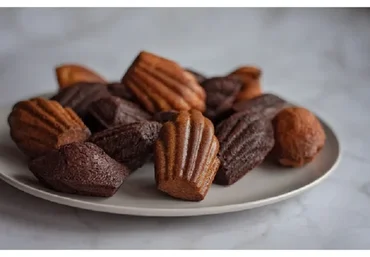 Сборник рецептов бисквитного печенья Мадлен Фисташка-Шоколад-Топленое молоко (Светлана Егорова)