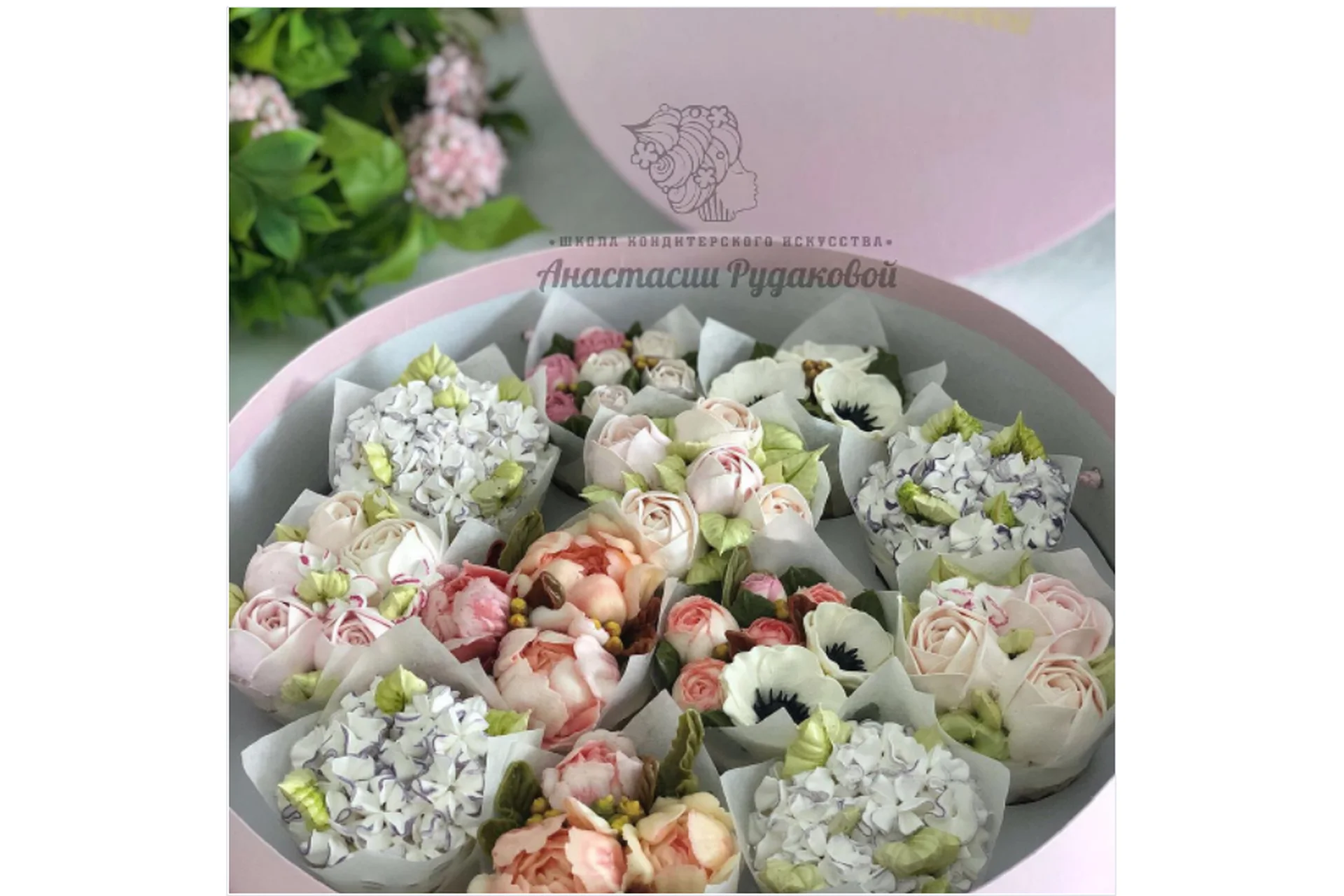 Пионы. Оформление торта кремовыми цветами в малазийской технике (Анастасия Рудакова), фото 1 из 1.