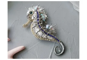 Каркасная 3d брошь Морской конек (Ангелина Пеях)