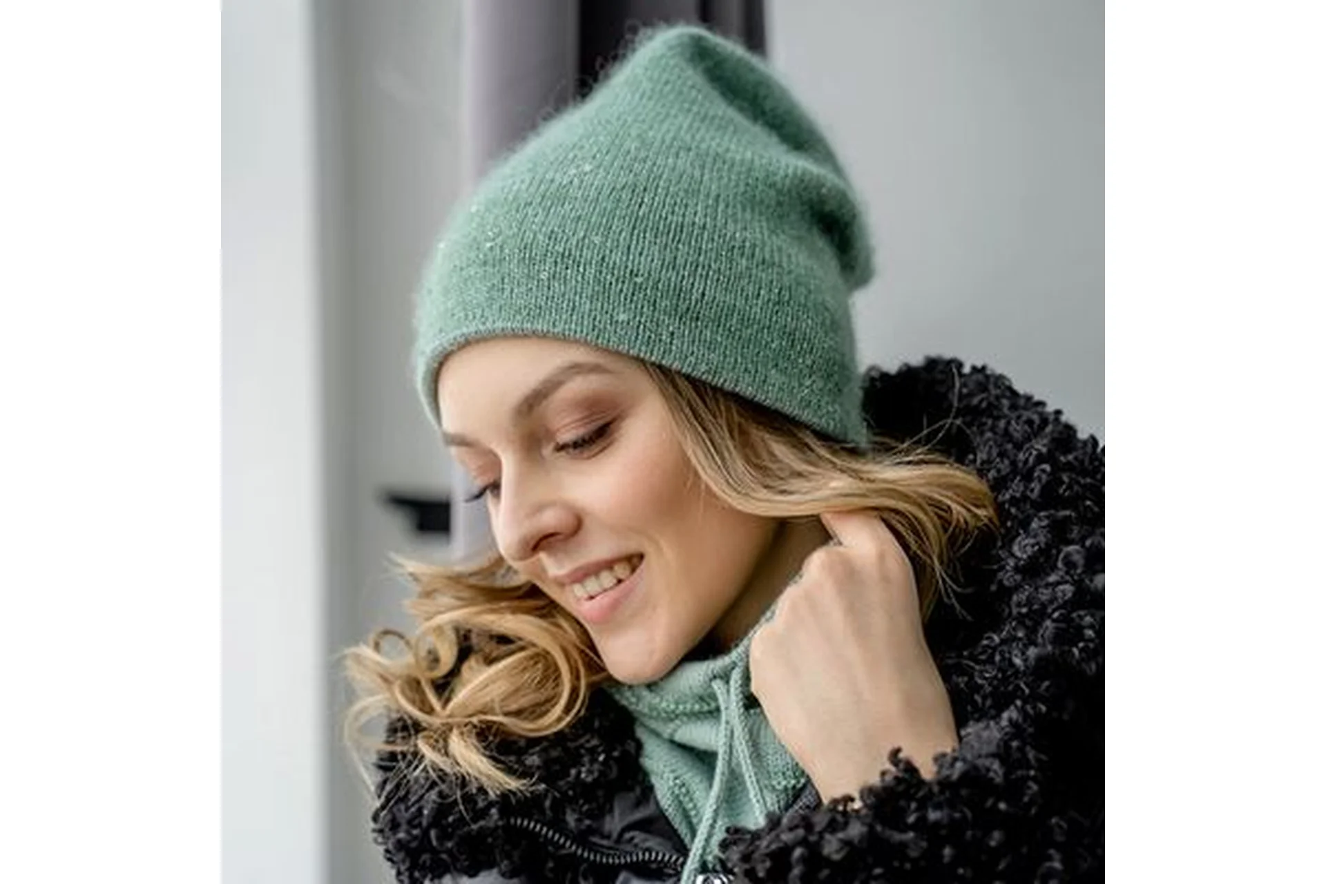 [ДомПряжи.рф] Шапка Макушка к макушке + снуд, фото 1 из 1.