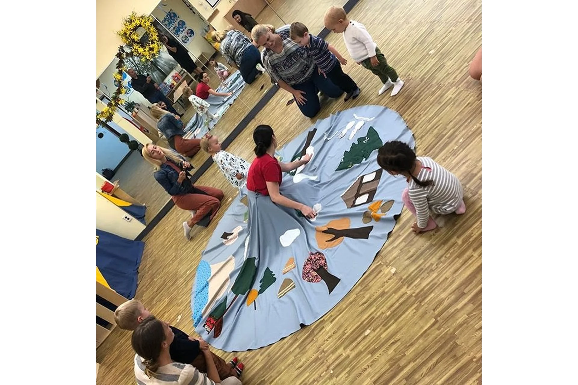 Песенки с движением, песенки с парашютом (Настя Логачевская), фото 1 из 1.