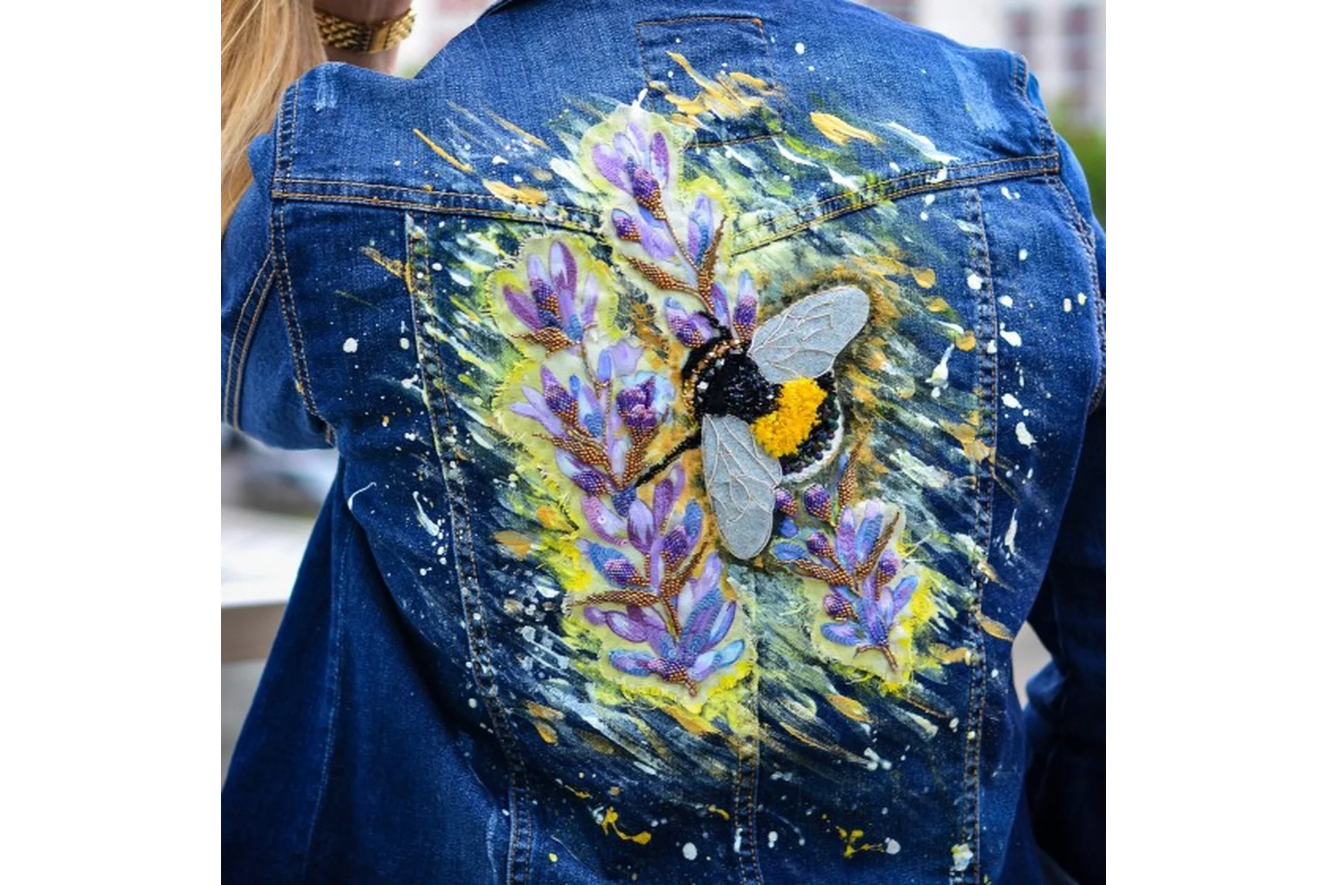 Шмель (Лилит Восканян, Алина Путилина), фото 1 из 1.