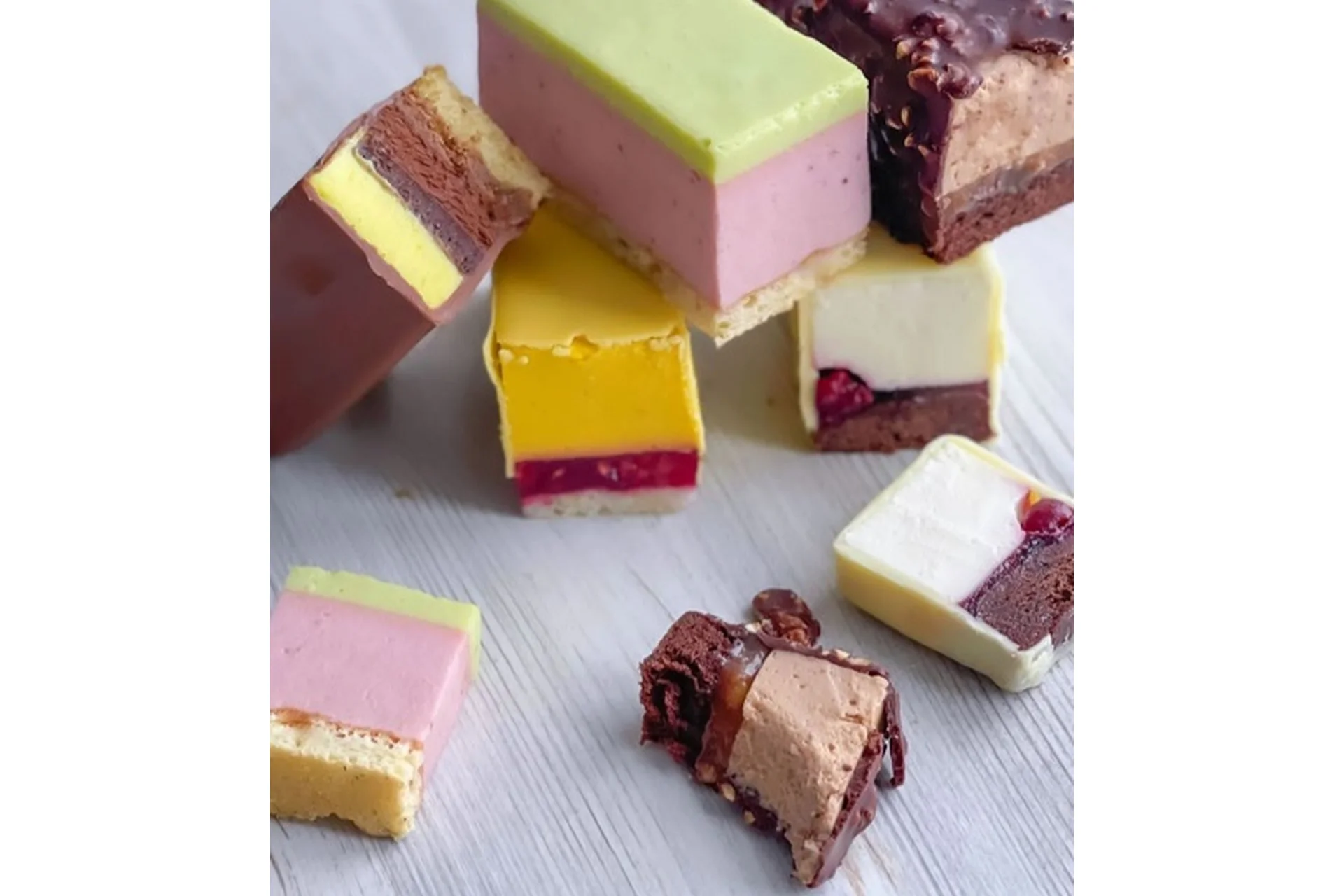 [fun__bun] Муссовые нарезные пирожные (Юлия Нежурина), фото 1 из 1.