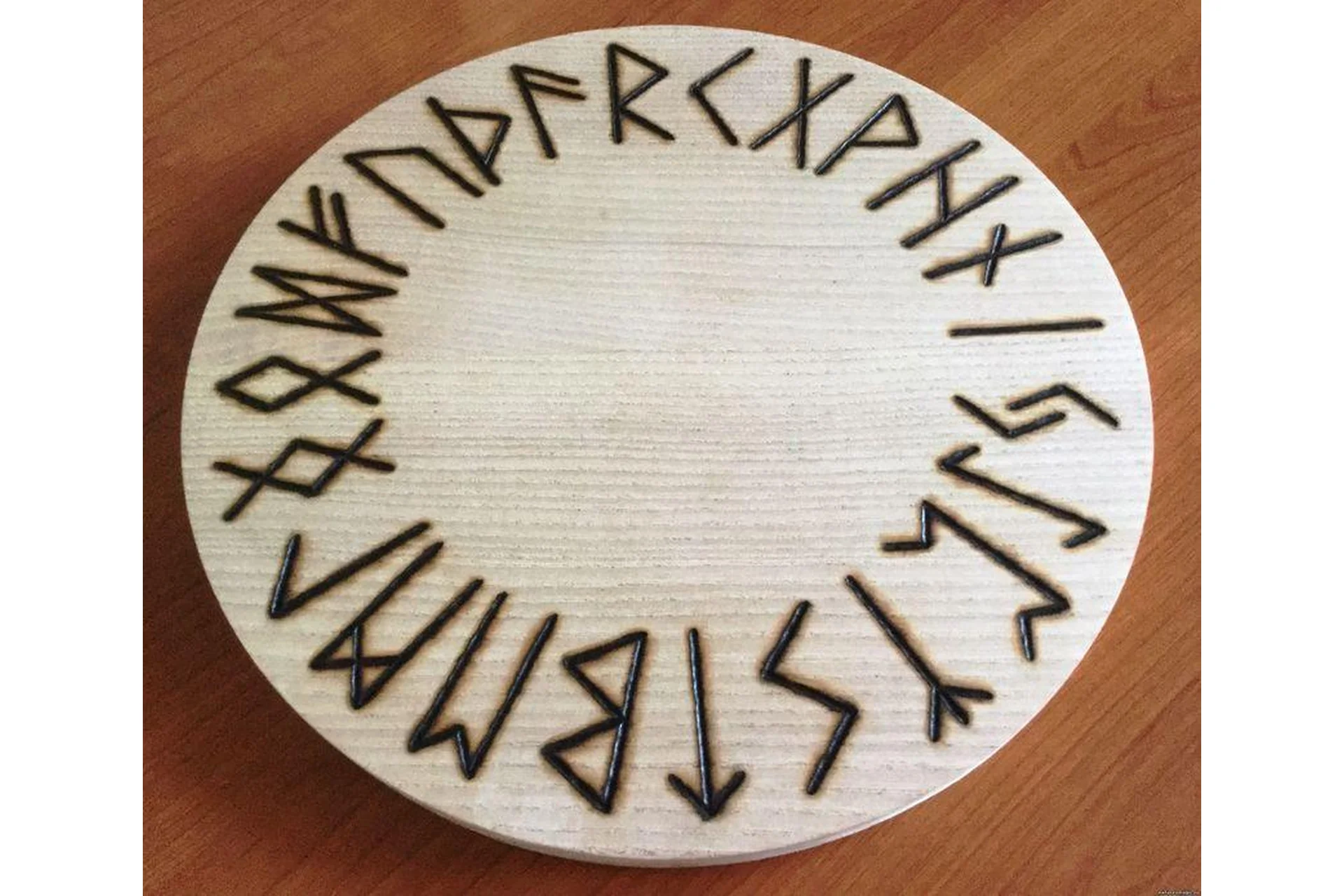 Руническая мантика (Ольга Бушар), фото 1 из 1.