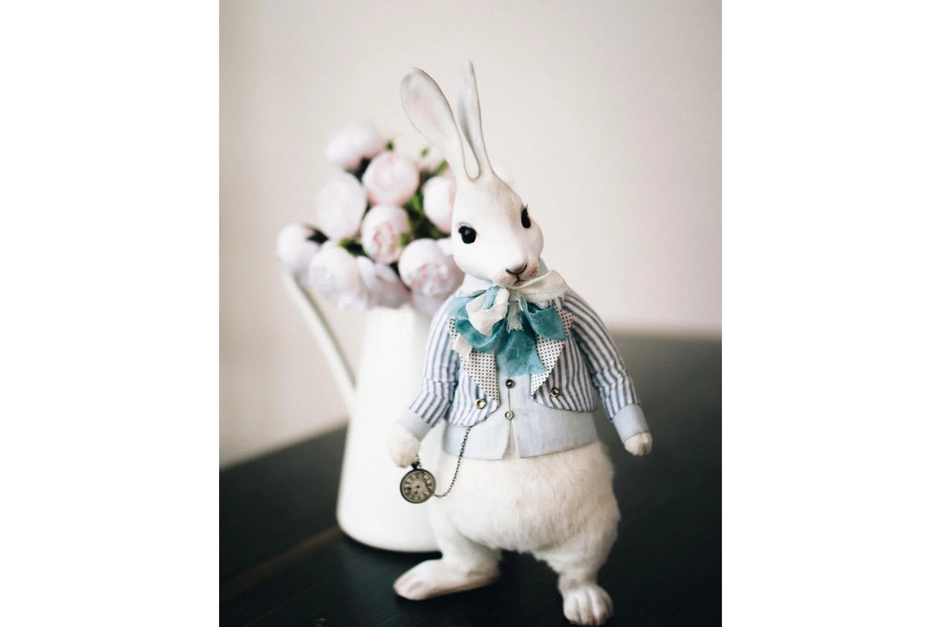 Мартовский кролик (Алиса Мильденберг), фото 1 из 1.