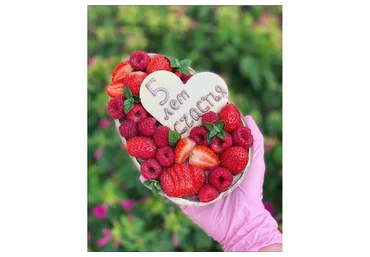 Шоколадное яйцо с начинкой «Медовик с кремом на топленой сметанке» (Камилла Хасмамедова)