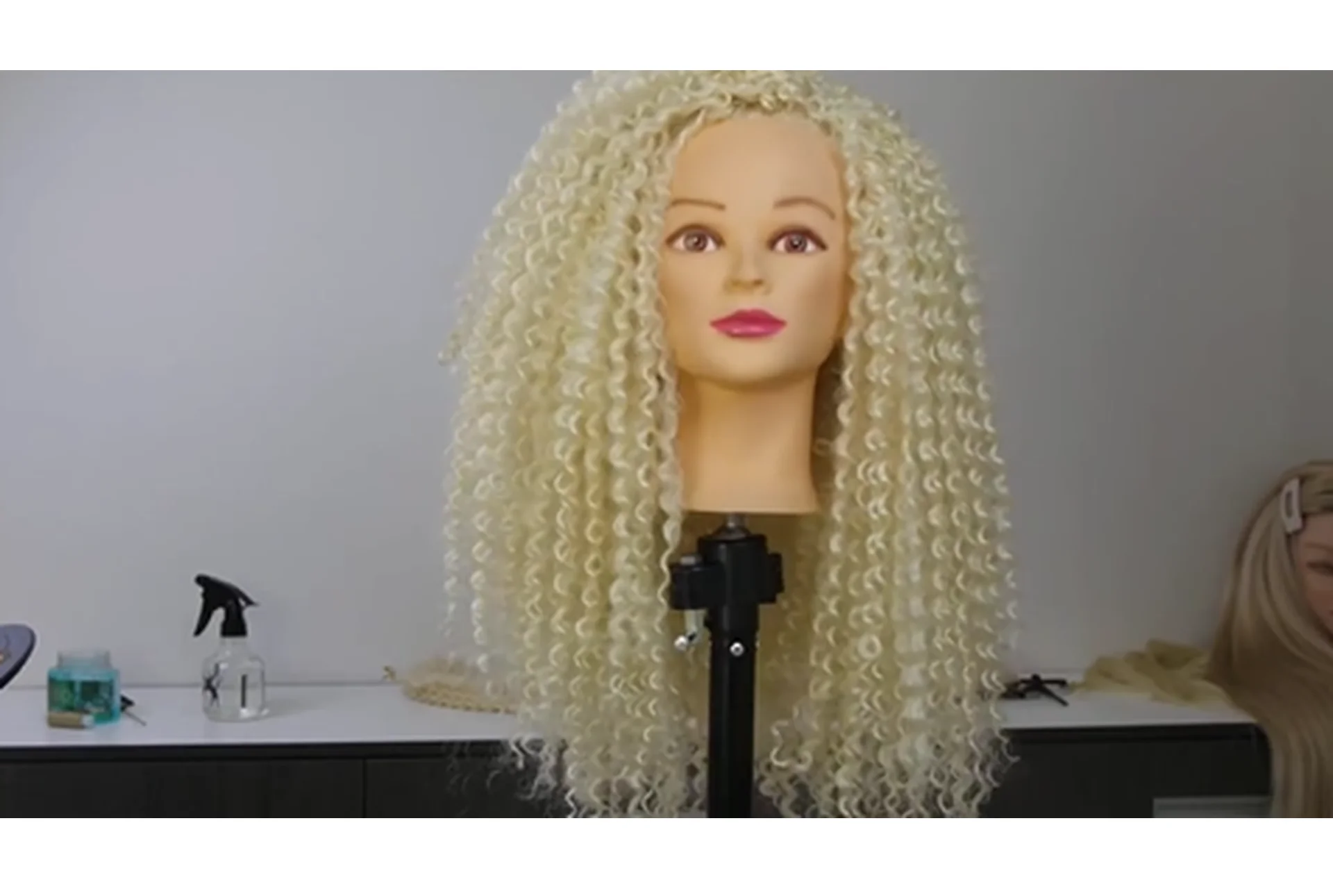 [Первая онлайн-школа афроплетения] Афрокудри пучковые (Евгения Алькан), фото 1 из 1.