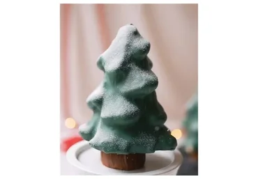 [Студия «Мусс»] Пирожное «Медовик» внутри муссовой ёлочки (Виктория Углева)