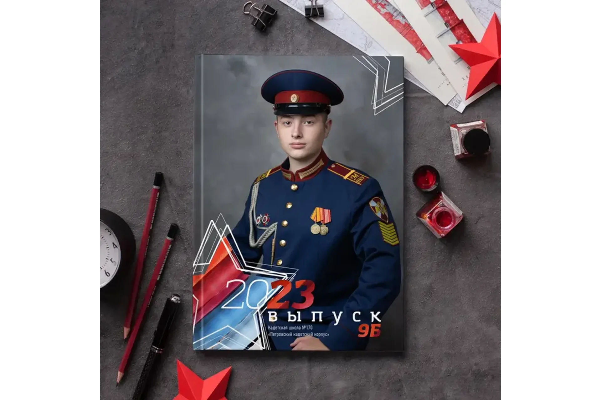 Шаблон выпускного фотоальбома. Дизайн «Флаг» (Ксения Фёдорова), фото 1 из 1.