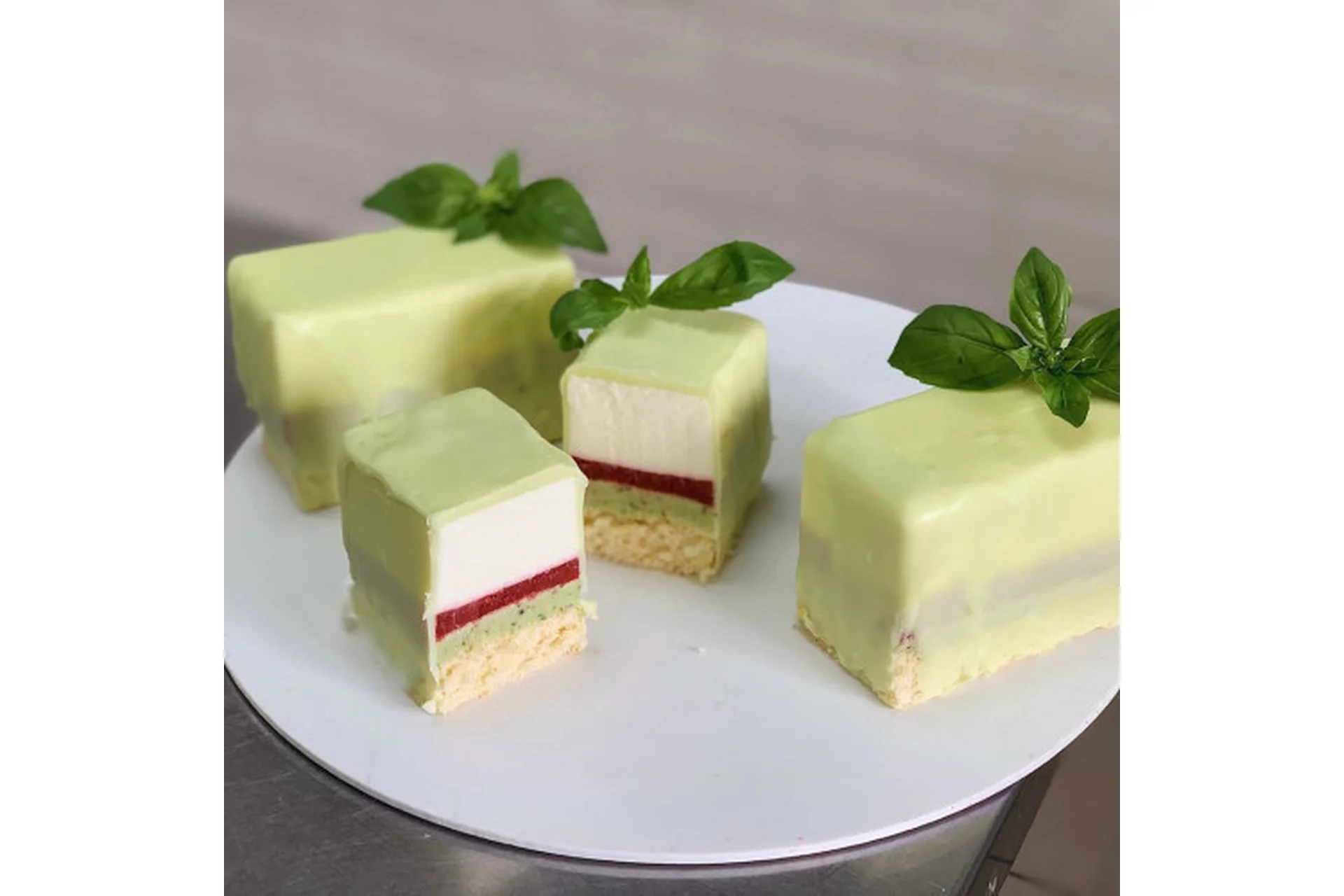 [Make Cake] Нарезные пирожные (Анастасия Лазарева), фото 1 из 1.