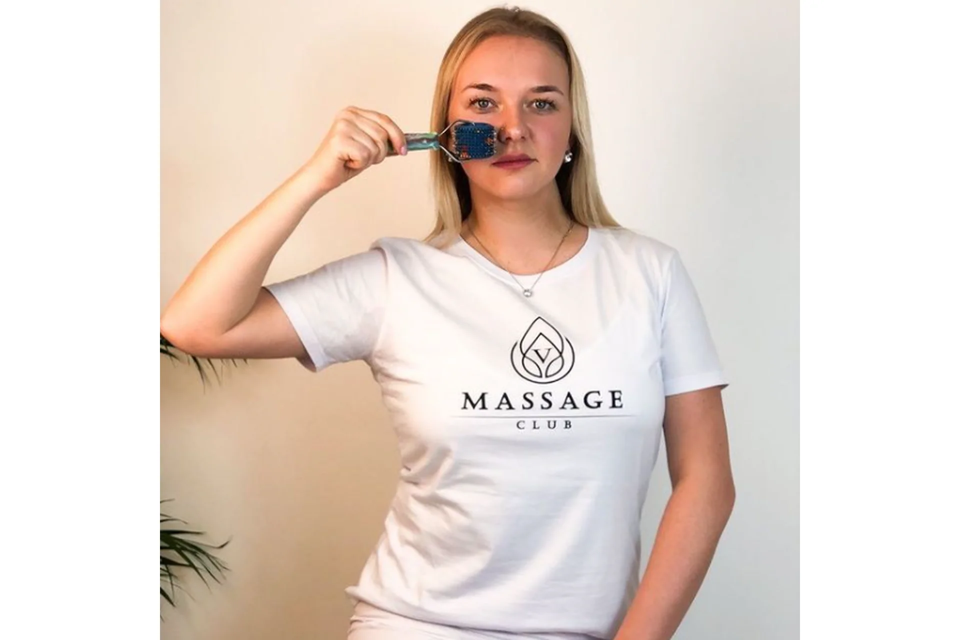 Самомассаж и тейпирование лица за 15 минут в день (Валерия Стахеева), фото 1 из 1.