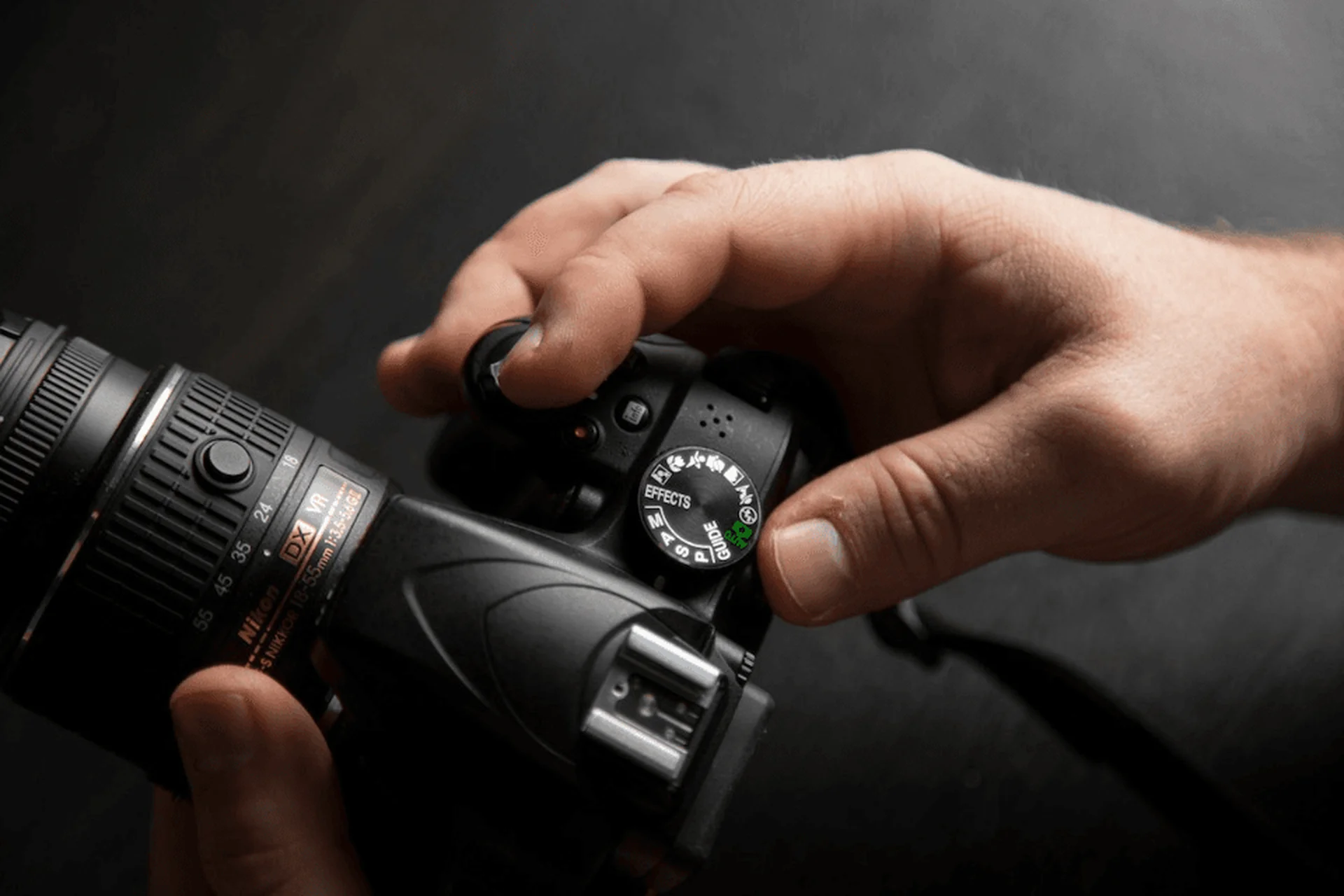 [Фотошкола Друзья] Фотография у окна (Александр Заморин, Дмитрий Рогожкин), фото 1 из 1.