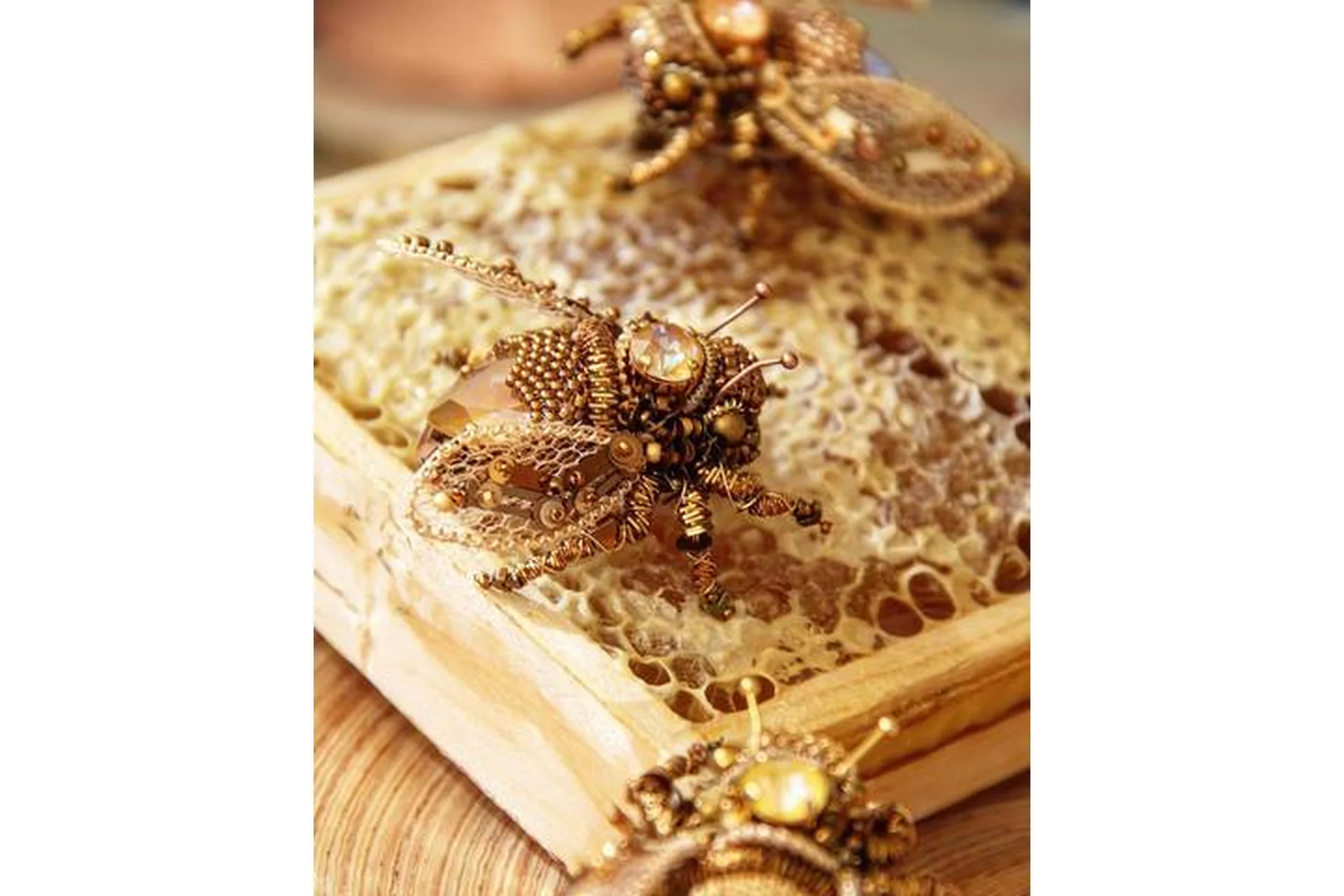 Брошь «Медовая пчелка 3D» (Александра Морозова), фото 1 из 1.