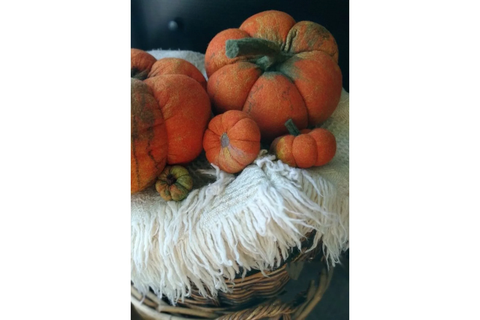 [Masterfelt] Валяная подушка «Тыква» (Наталия Луната), фото 1 из 1.