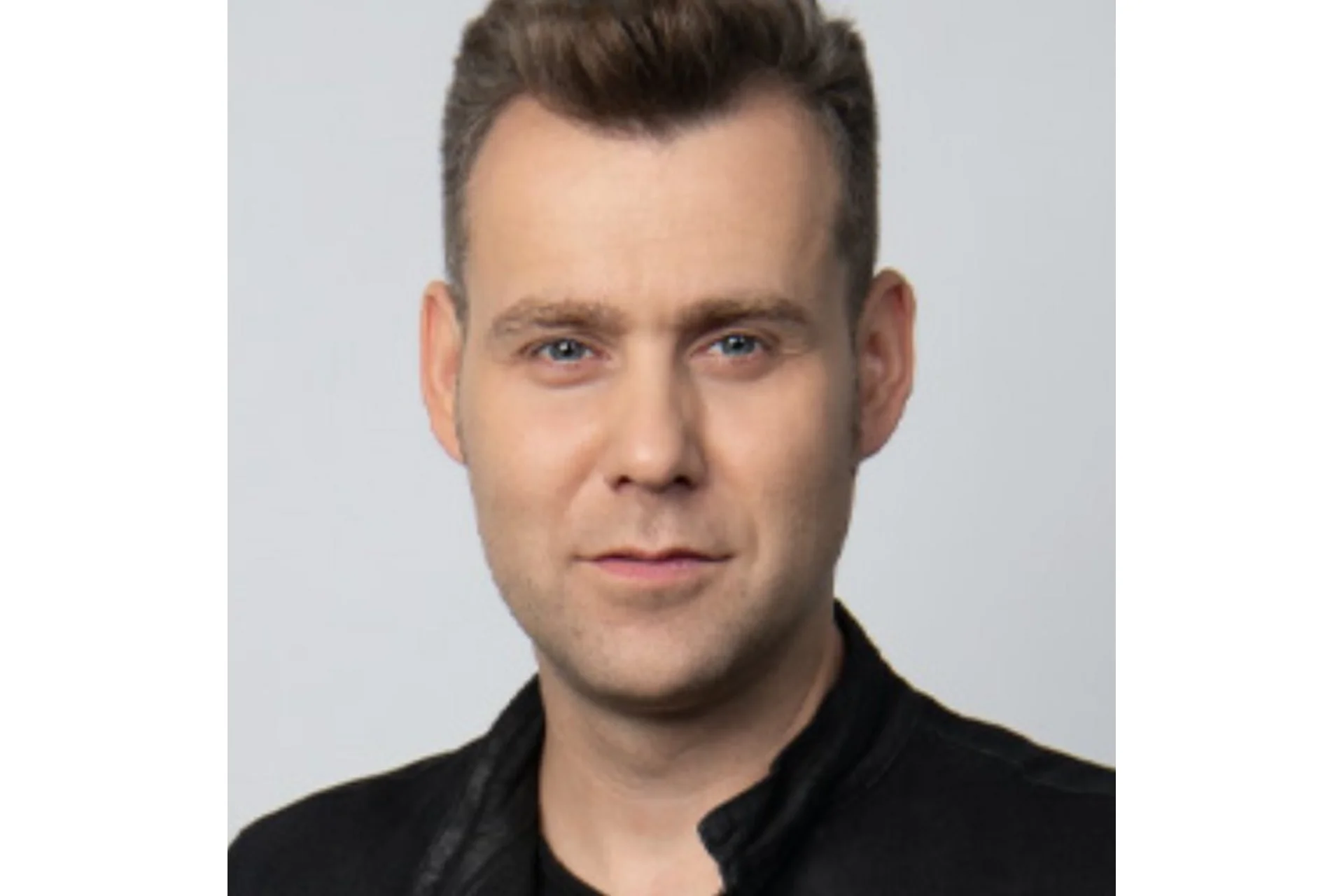 [Академия АКСIОМА] Смывка цвета. Как убрать цвет и не повредить волосы. 2019 (Александр Кувватов), фото 1 из 1.