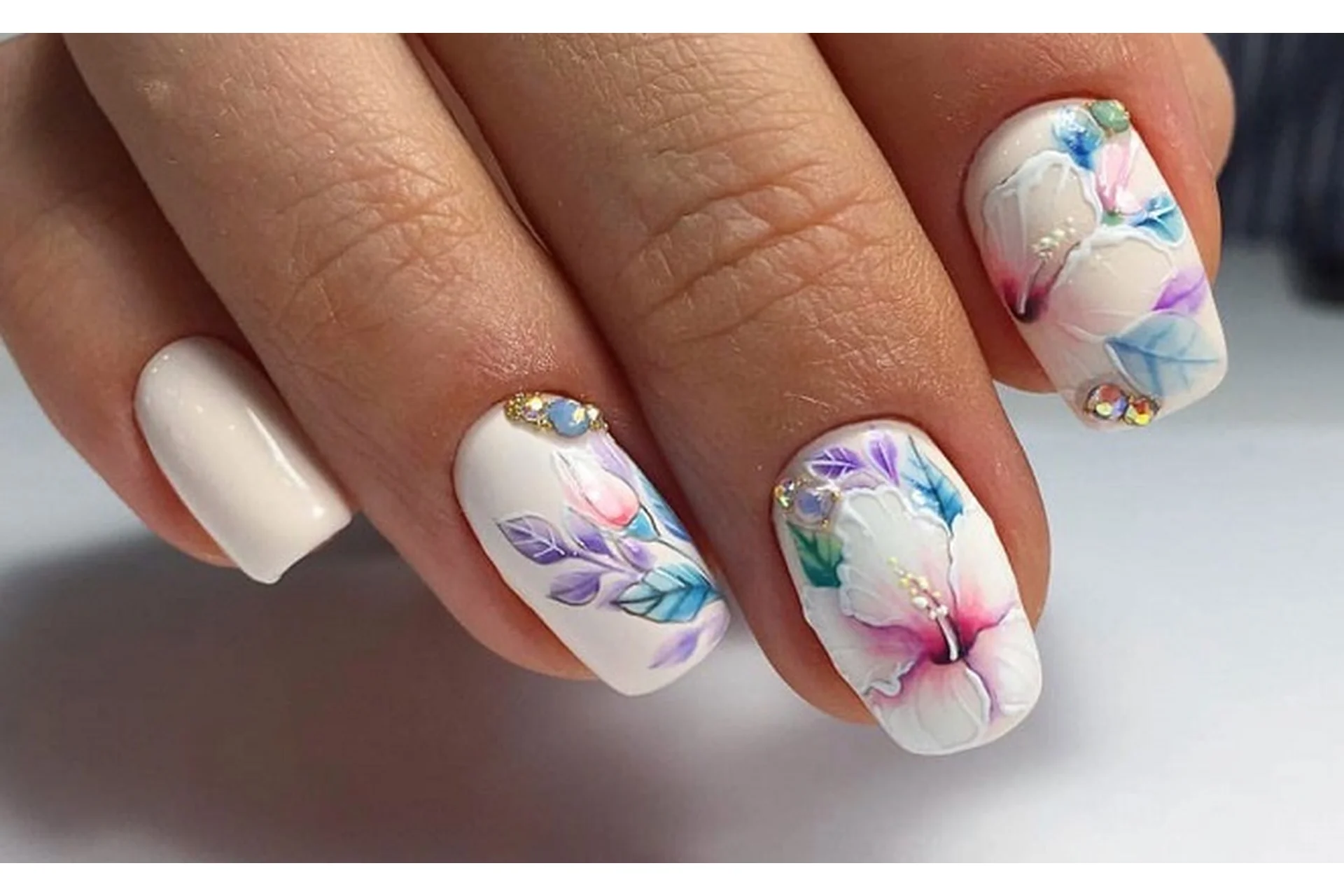 Онлайн-курс художественной росписи ногтей для практикующих нейл-дизайнеров (Юлия Баранова), фото 1 из 1.