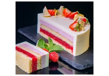 [Pastry School] Муссово-бисквитный торт «Клубничный лимонад» (Елена Крохмаль)